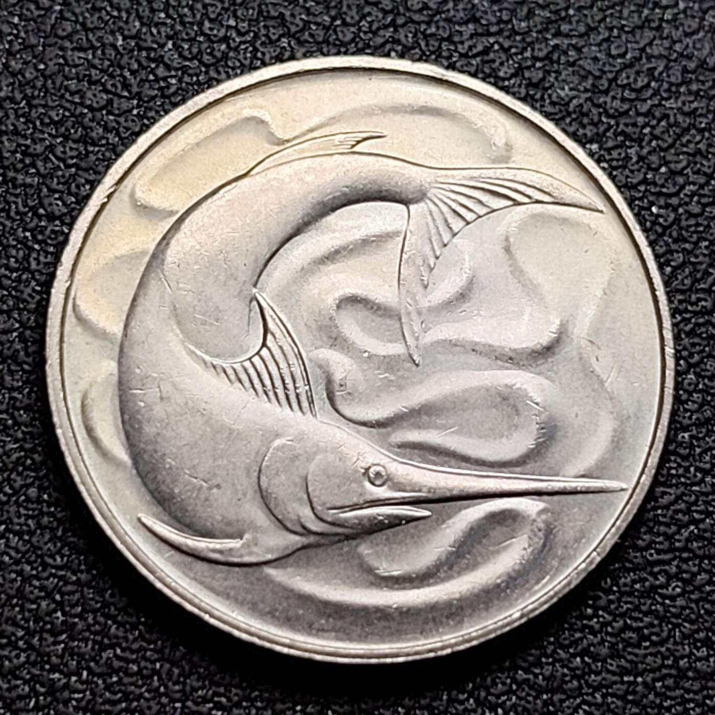 泉币菌-第96场-精品福利场 原光UNC 高币值 1982年 新加坡20分 海洋动物-剑鱼 24mm