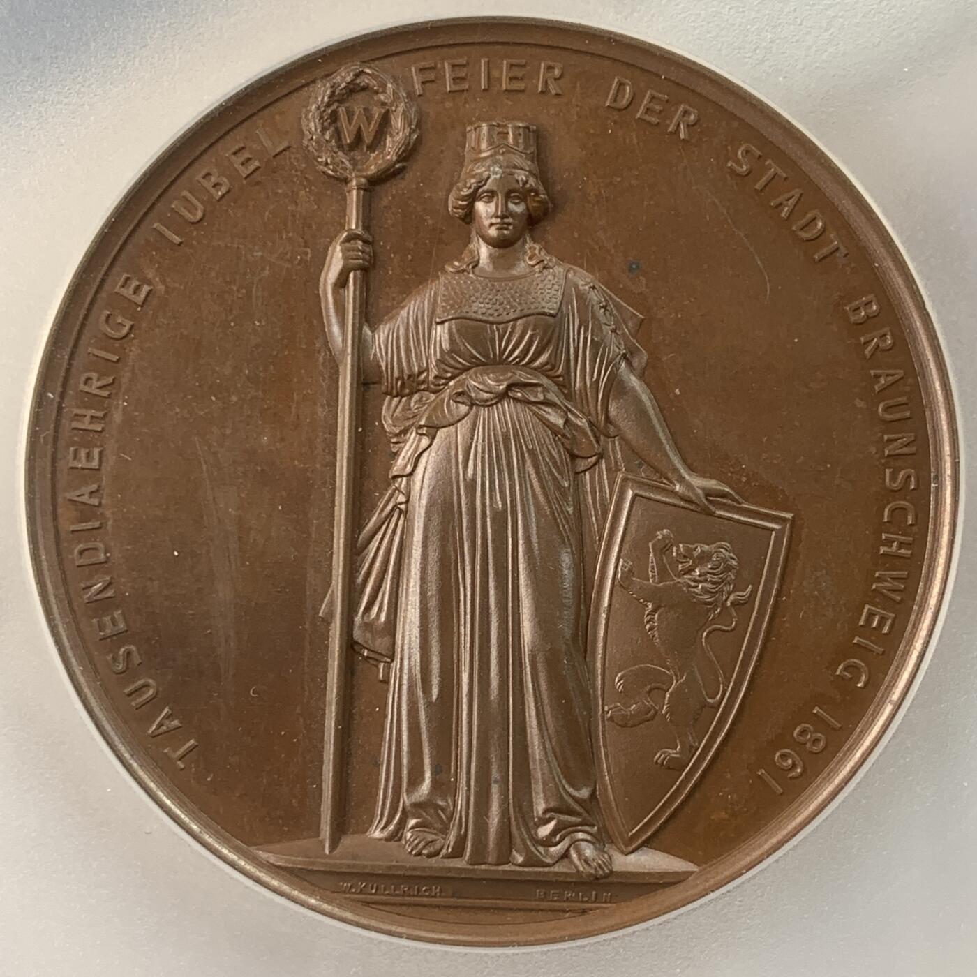 掌中浮雕-藏着的欧洲第034场 PCGS SP63 : 1861年德国不伦瑞克建城千年纪念铜章，50mm
