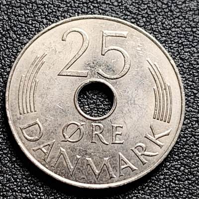 泉币菌-第99场-精品福利场 - 光品 丹麦1986年25欧尔中孔镍币 玛格丽特二世花押 