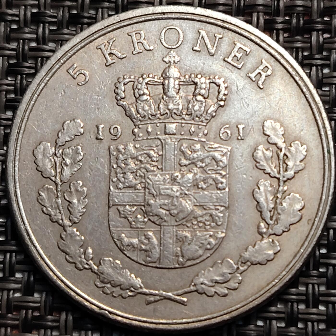 布加迪🐬～世界钱币(上海)🌾第 237 期 /  各国套币和散币 丹麦🇩🇰 1961年 5克朗