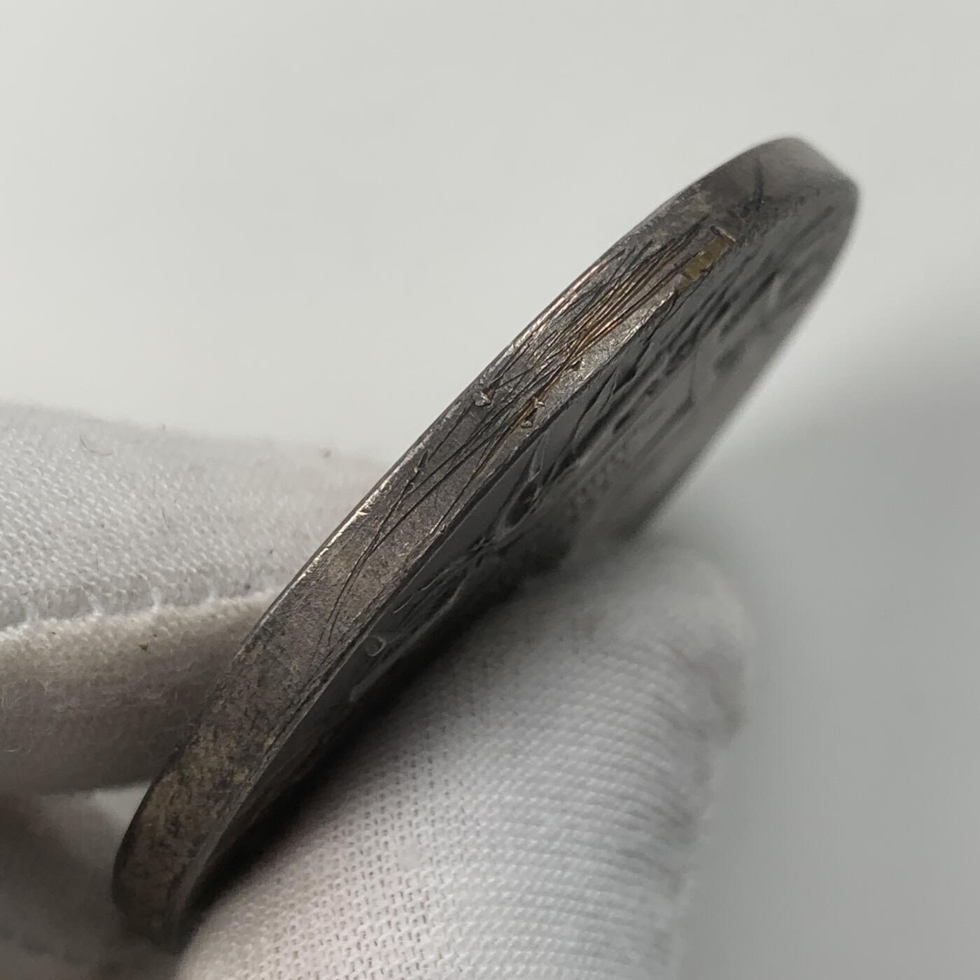 掌中浮雕-藏着的欧洲第034场 1908年法国自行车女神镀银铜章，50mm，64.8g，此章实发给欧洲航空先驱费贝尔上尉，他与飞机发明者莱特兄弟熟识。边有划痕