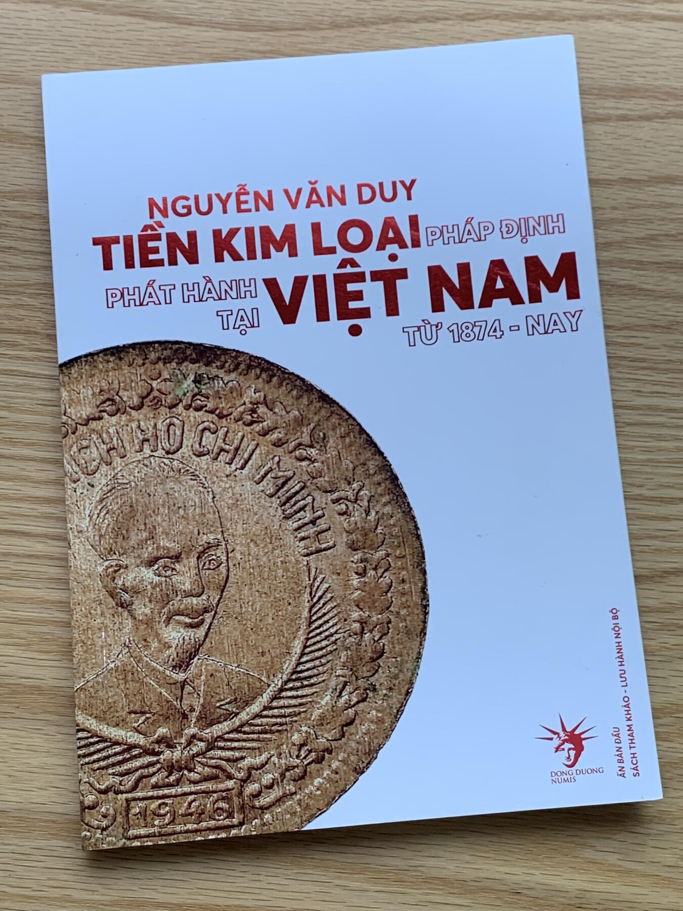 《竞宝斋》第412场 周日，周一，周二，3场连拍 （全场包邮） 越南最新发售的硬币类书籍，涵盖了法属印支至今所发行的金属流通币，铜板纸限量印刷，这本目录可用作工具书，也可收藏，细节见图。