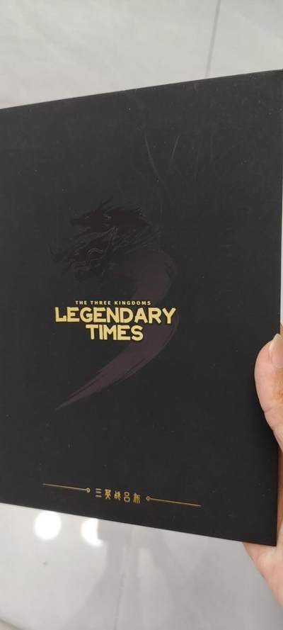 秋原瞳的小店第20期（卡游与昆仑万象的顶级碰撞） - 卡游三国礼盒主题三英战吕布特卡大卡，原袋，实物很好看