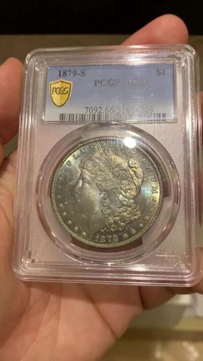 《竞宝斋》第412场 周日，周一，周二，3场连拍 （全场包邮） PCGS MS66 美国 1879年 1美元 摩根银币 较少年份+高分+双面五彩包浆 集合美系众多收藏特点 一步到位的收藏
