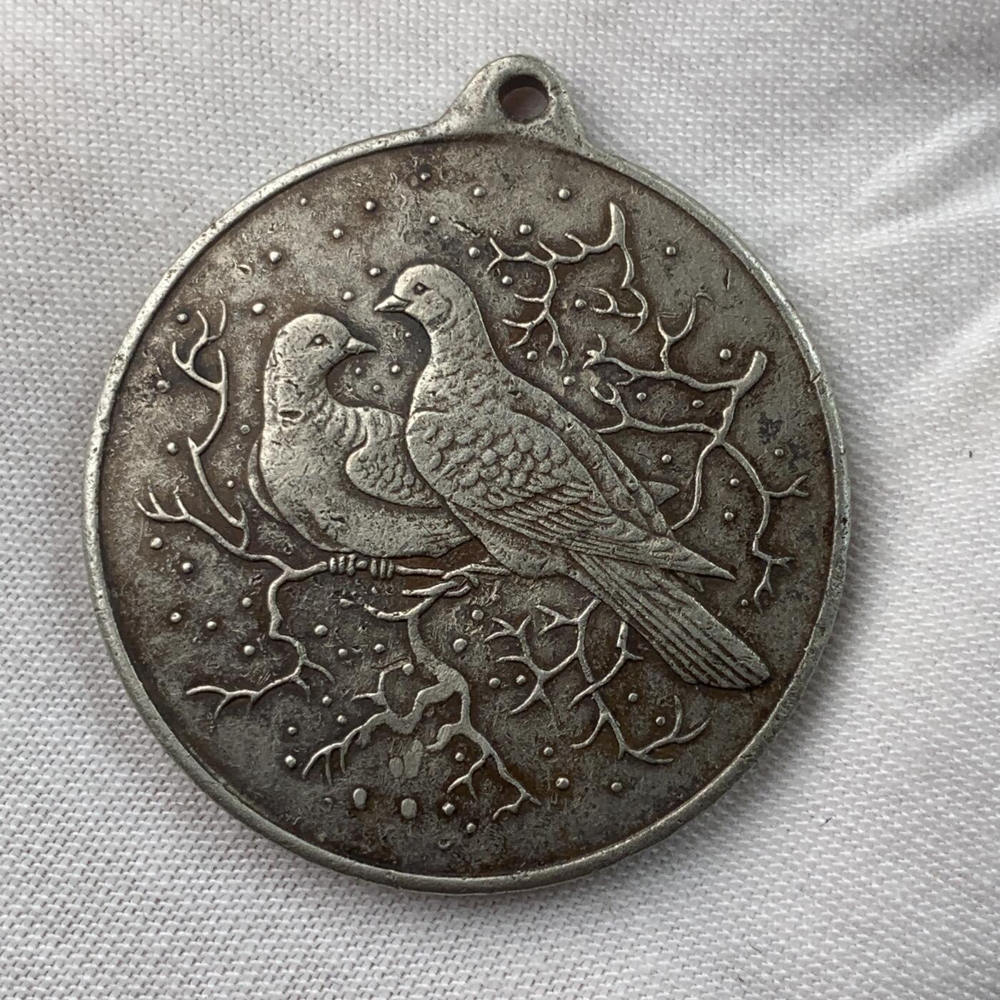 掌中浮雕-藏着的欧洲第034场 联合国和平鸽纪念章，38mm（章体尺寸，不带挂环），24.4g