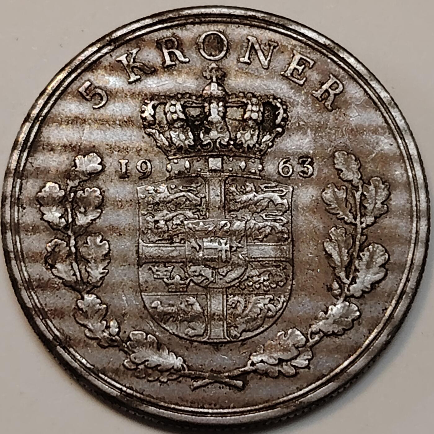 布加迪🐬～世界钱币(上海)🌾第 237 期 /  各国套币和散币 丹麦🇩🇰 1963年 5克朗 表面条纹币完好