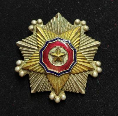 蜀地medal第11场精品专场拍卖 - 朝鲜 二级国旗勋章早期竖针带编号