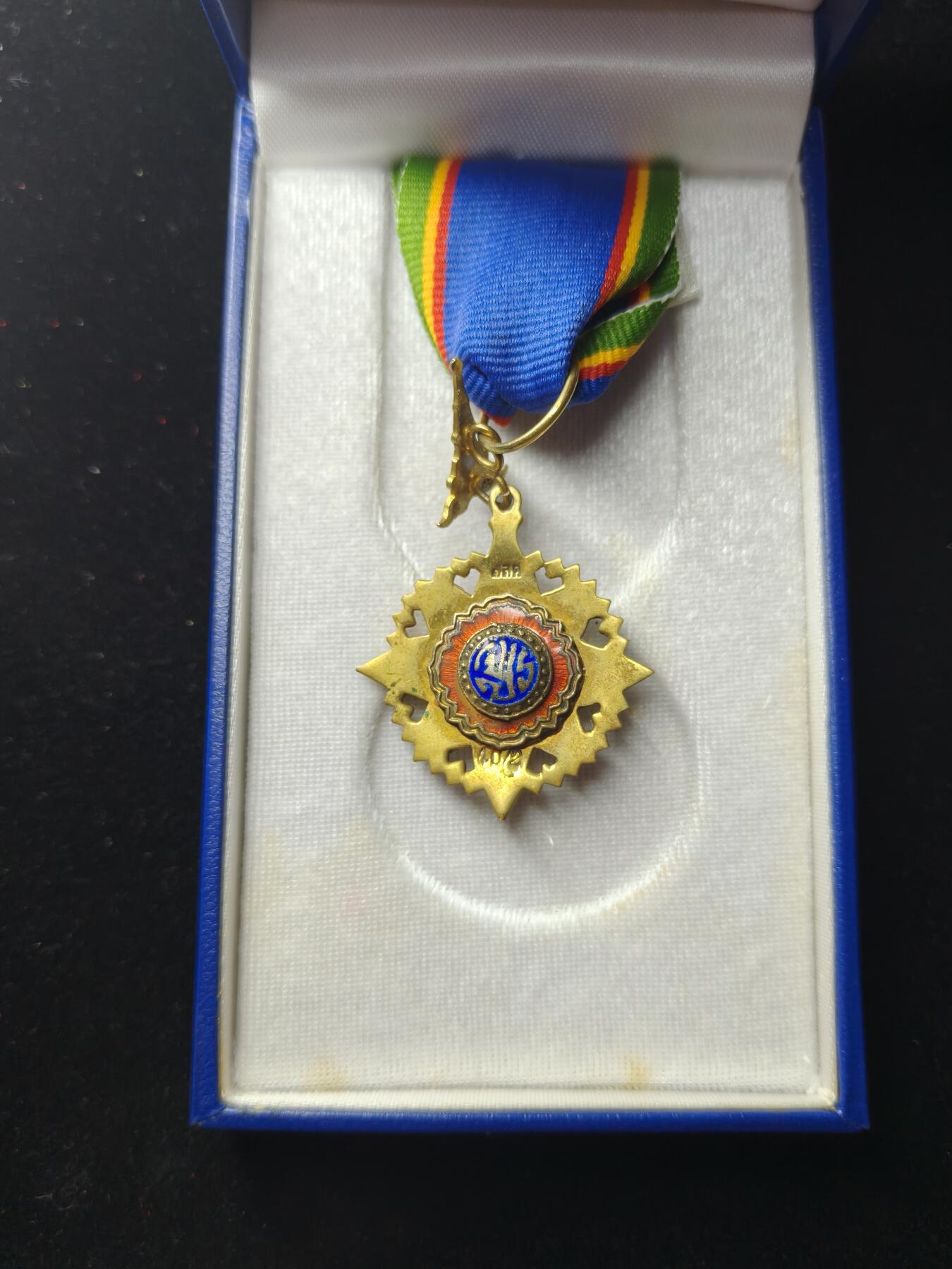 蜀地medal第11场精品专场拍卖 泰王国 骑士级王冠勋章原盒带卡一套 银制热珐琅