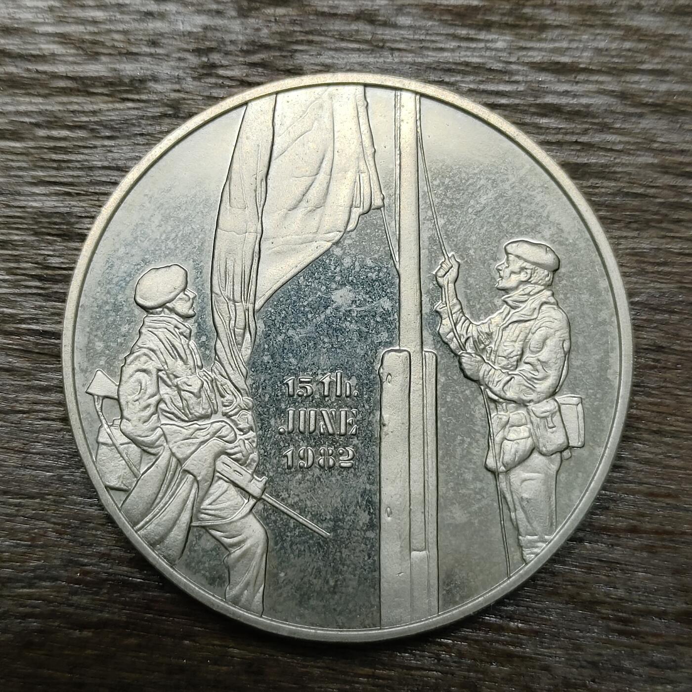 【铜匠收藏】★第131场★散币场，无佣金，30包邮。不满30元，支付5元运费。《接受代拍 代送NGC评级》 弗兰克群岛 马尔维纳斯群岛战争纪念章一枚