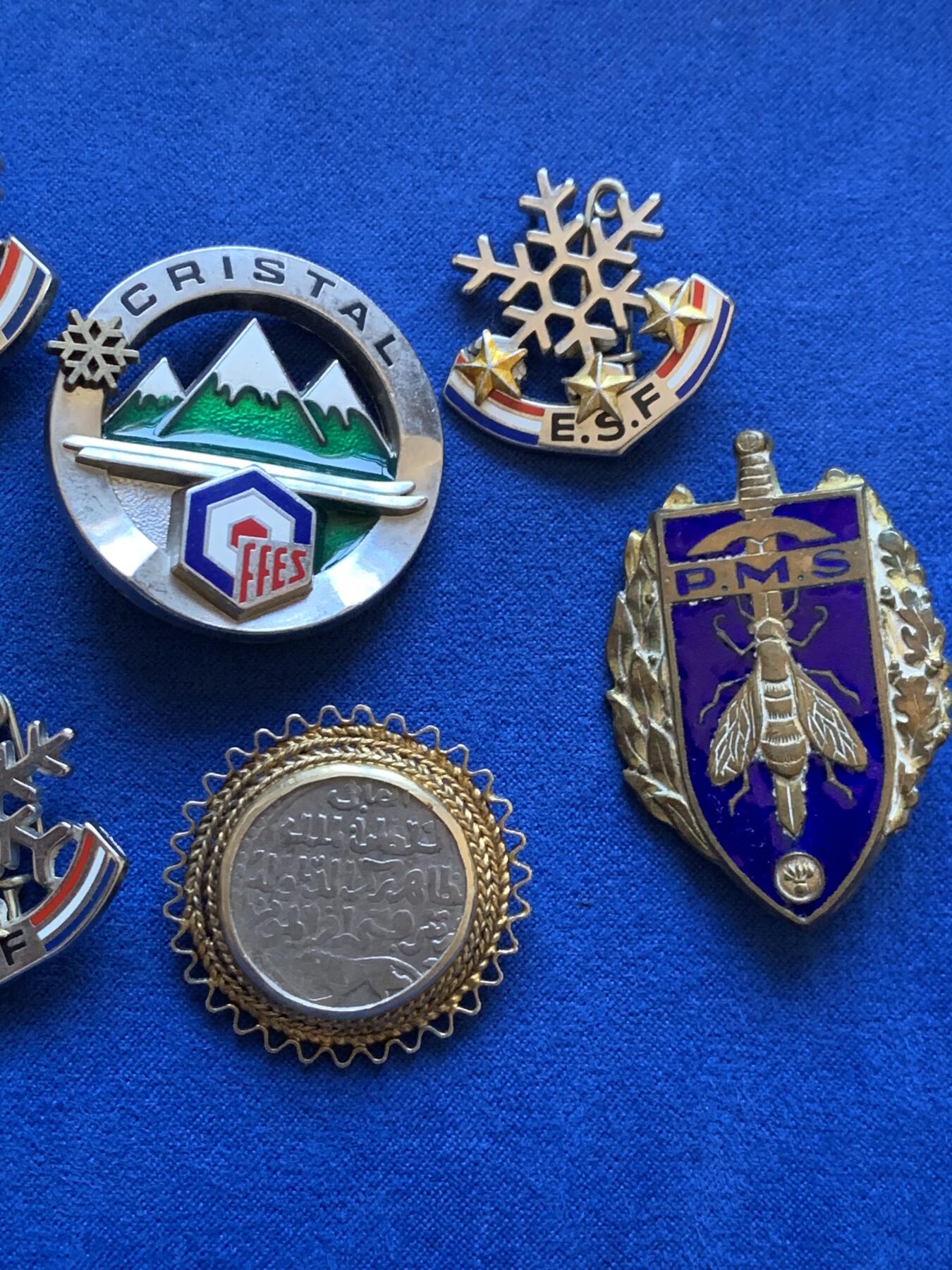 《竞宝斋》第413场 周日，周一，周二，3场连拍 （全场包邮） 军事纪念章七枚 总重约71克