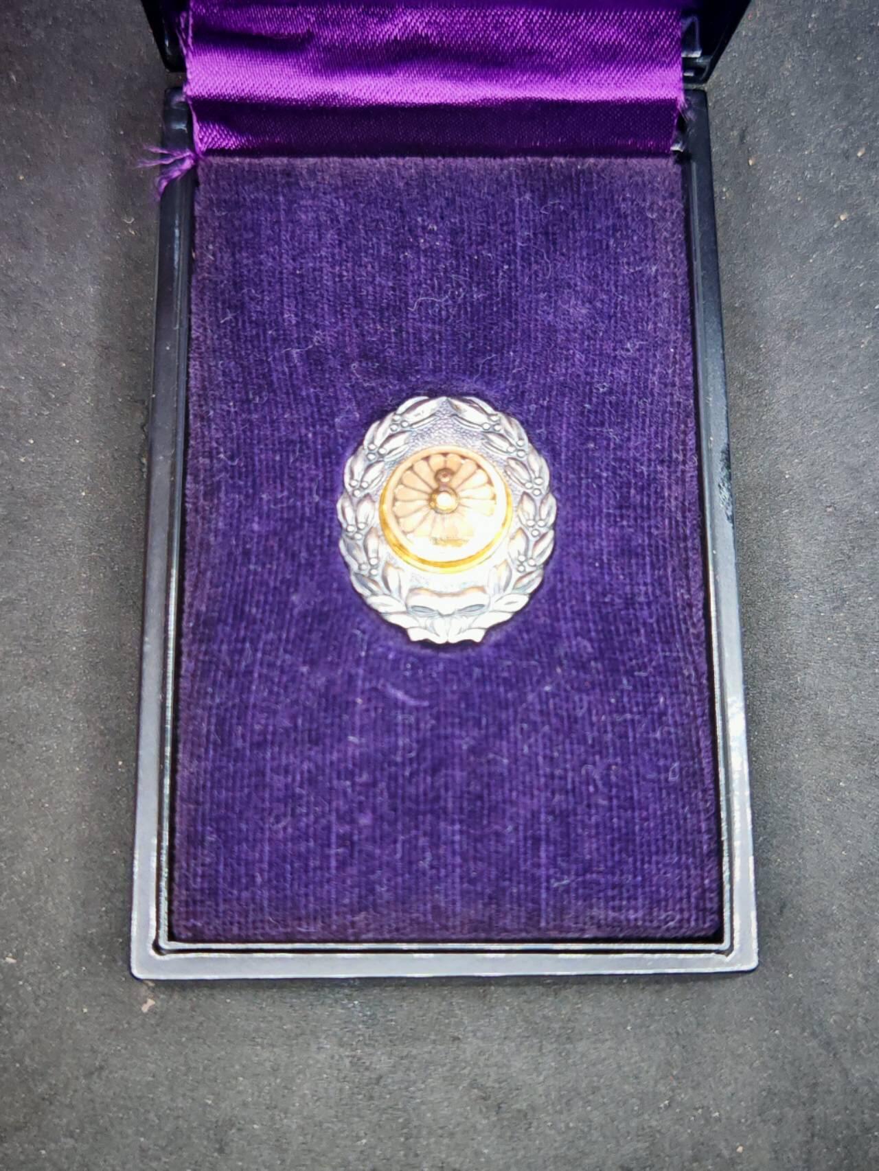 凯旋世界勋赏（第18期）（欢迎送拍）（对拍品有疑问请询问客服，不接受到手刀，出价默认拍品品相。请认真阅读拍卖规则！出价默认已认可！）（收到货请录制开箱视频，无视频概不处理问题。） 日本铁路章银制约10g