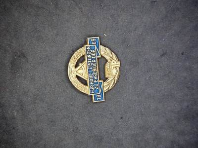 凯旋世界勋赏（第18期）（欢迎送拍）（对拍品有疑问请询问客服，不接受到手刀，出价默认拍品品相。请认真阅读拍卖规则！出价默认已认可！）（收到货请录制开箱视频，无视频概不处理问题。） - 纪念民主德国取得最高成就徽章