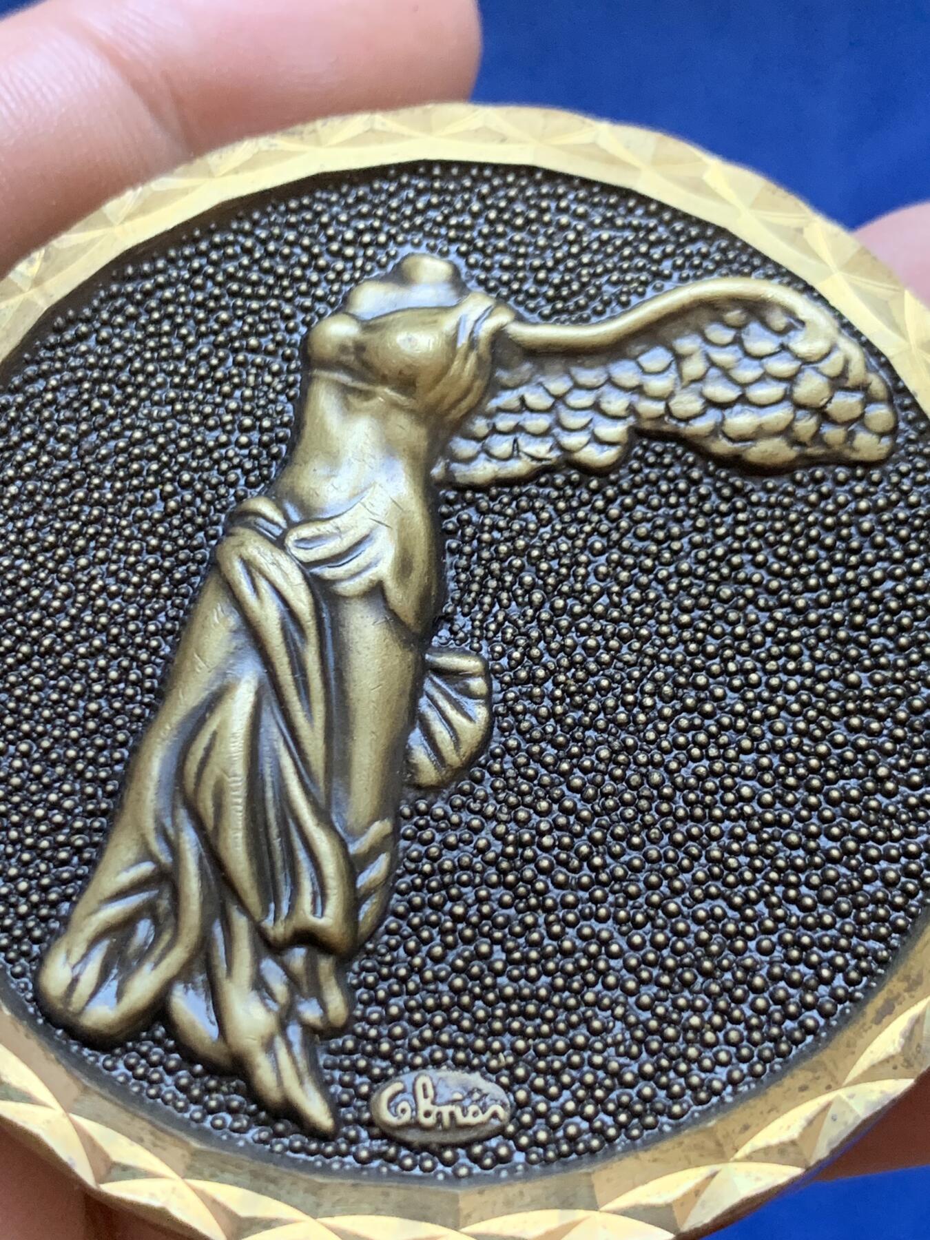 《竞宝斋》第413场 周日，周一，周二，3场连拍 （全场包邮） 胜利女神维纳斯 带原盒 84.3克 60.8mm