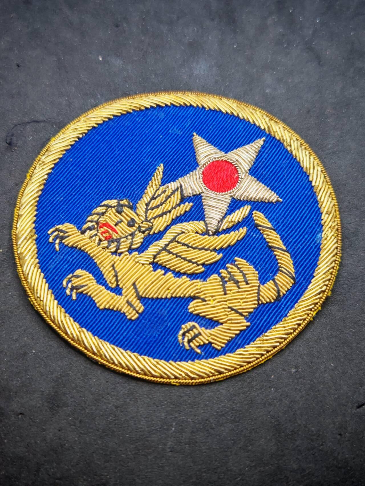 凯旋世界勋赏（第18期）（欢迎送拍）（对拍品有疑问请询问客服，不接受到手刀，出价默认拍品品相。请认真阅读拍卖规则！出价默认已认可！）（收到货请录制开箱视频，无视频概不处理问题。） 抗战时期美国14航空队臂章金 属丝刺绣版