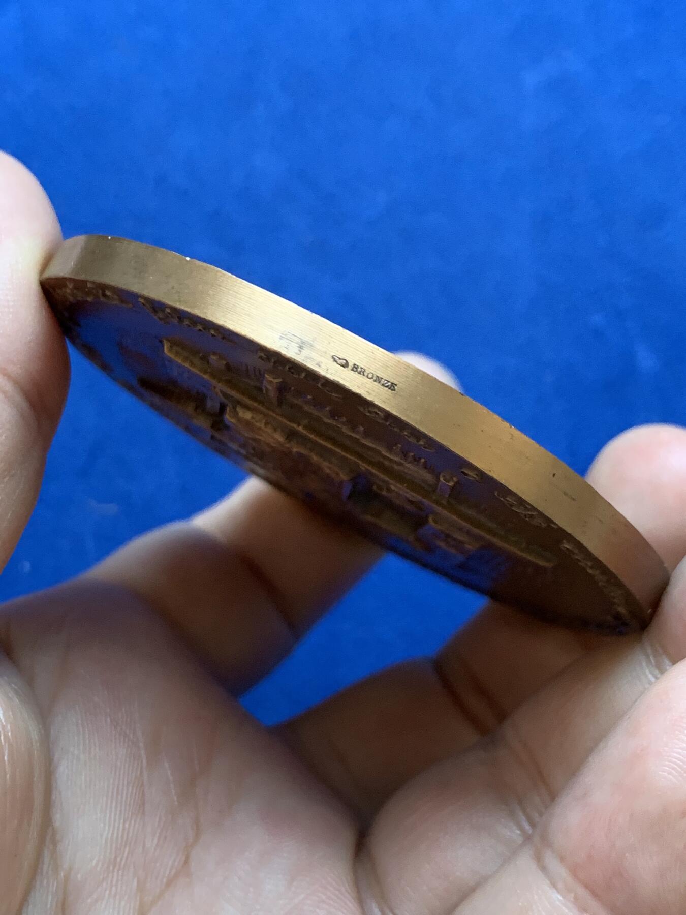 《竞宝斋》第413场 周日，周一，周二，3场连拍 （全场包邮） 伯纳德·布菲高浮雕纪念大铜章 带盒 174克 67.5mm