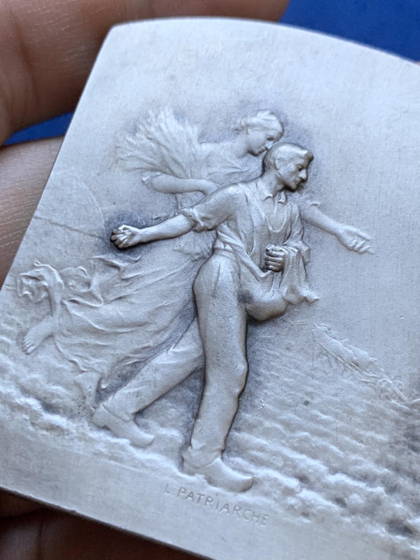 《竞宝斋》第413场 周日，周一，周二，3场连拍 （全场包邮） 法国图尔区农业展览会镀银原盒铜奖章，54.5mmx45mm，54.6克，BRONZE边铭，品相很好，原盒正常扣合。