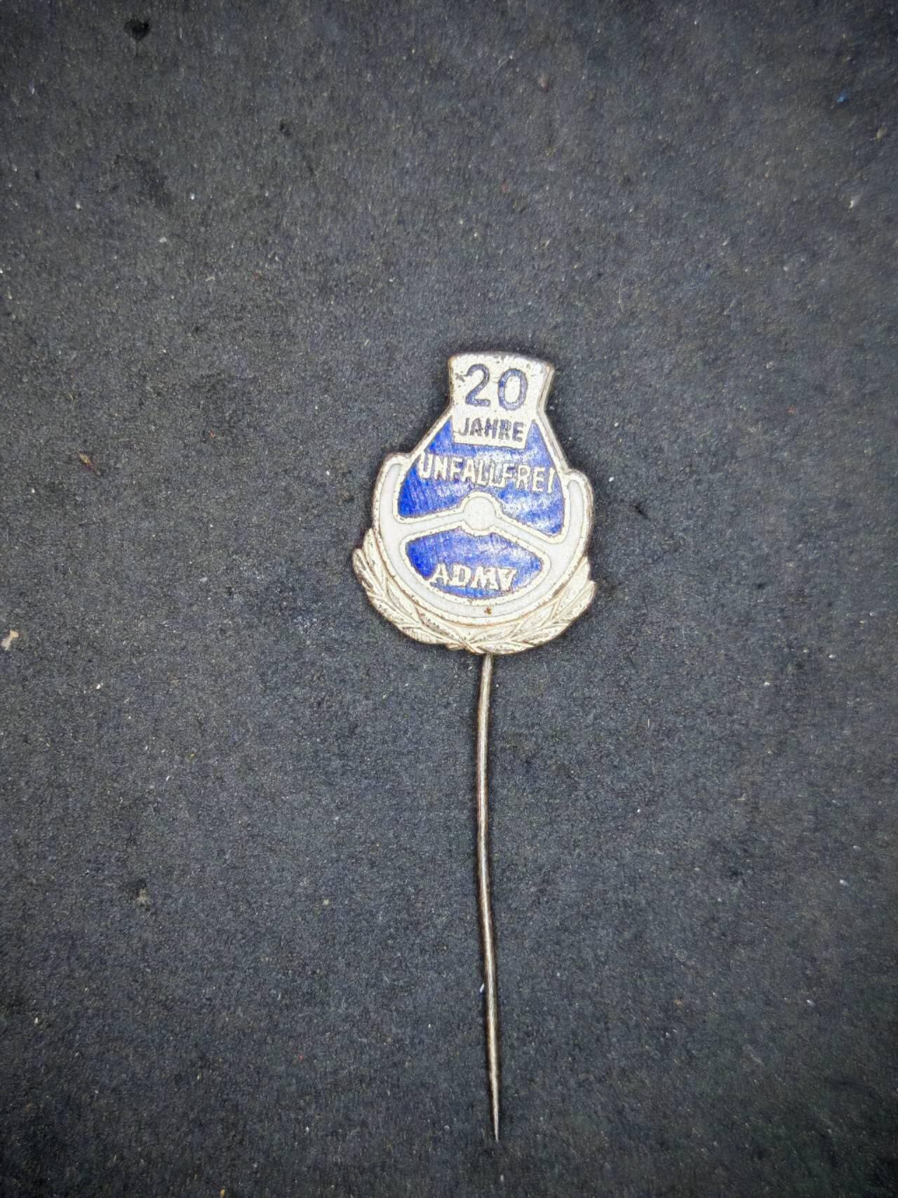 凯旋世界勋赏（第18期）（欢迎送拍）（对拍品有疑问请询问客服，不接受到手刀，出价默认拍品品相。请认真阅读拍卖规则！出价默认已认可！）（收到货请录制开箱视频，无视频概不处理问题。） 东德20年无事故插针