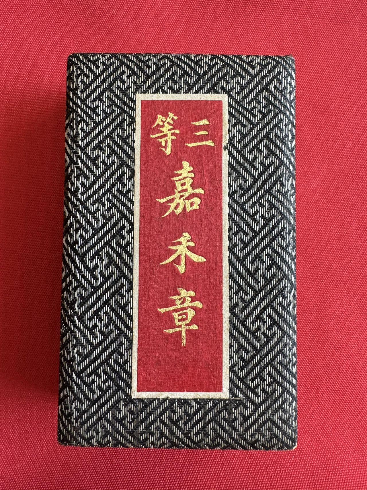 五哥徽章群   28号周四晚上八点4群联拍
