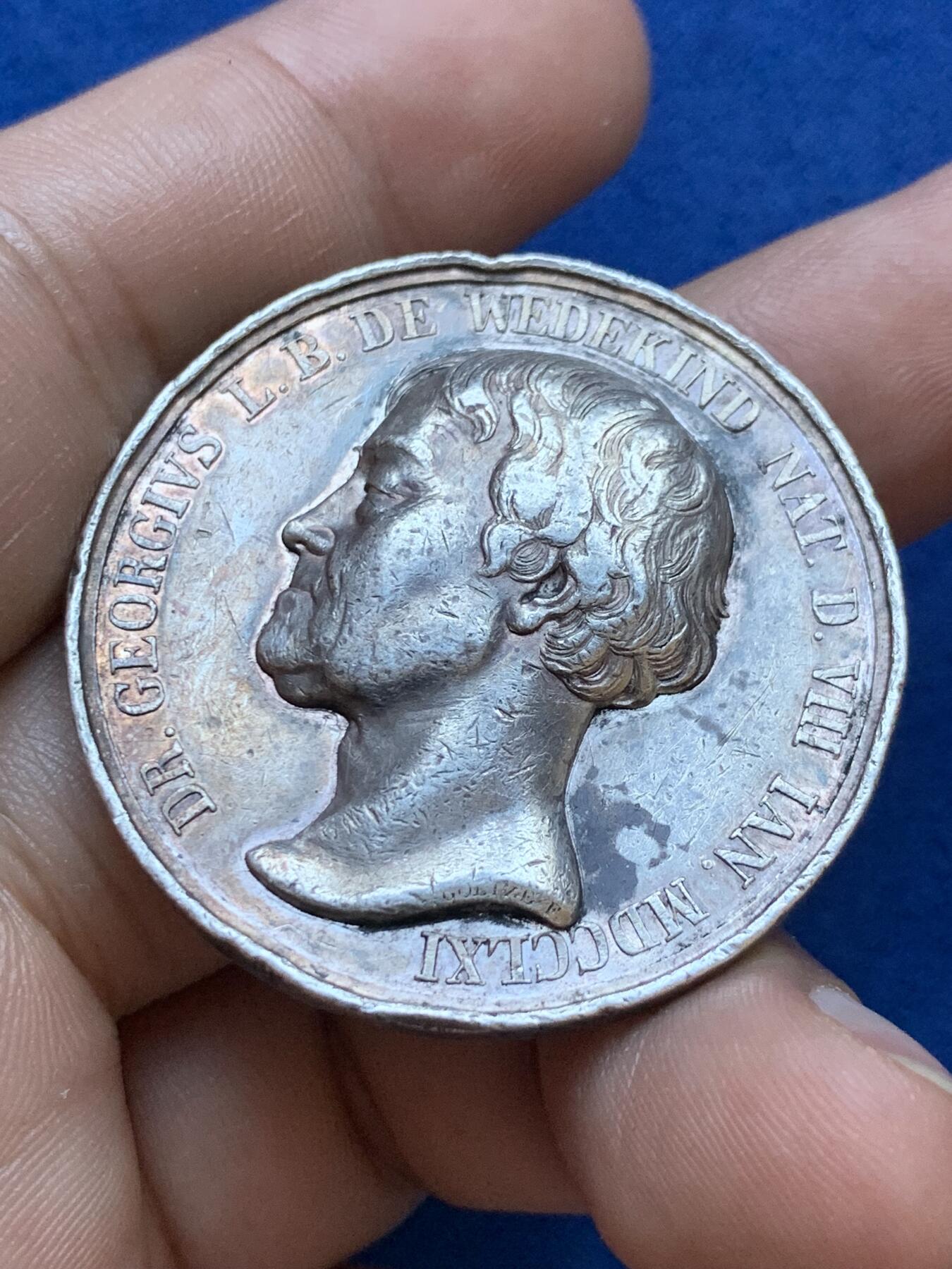 《竞宝斋》第413场 周日，周一，周二，3场连拍 （全场包邮） 1830年庆祝宫廷医生乔治·冯·维德金50周年博士纪念银章 原铸 G. Goetze铸造 29.1克 39.8mm