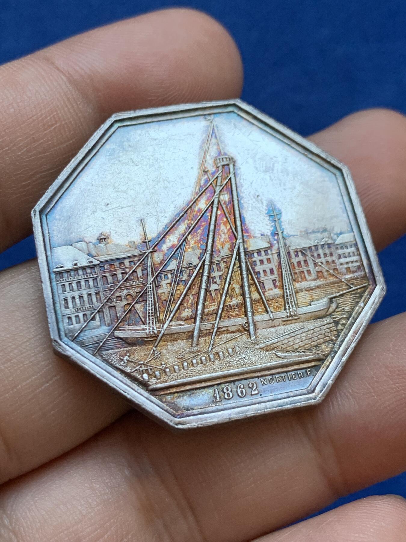 《竞宝斋》第413场 周日，周一，周二，3场连拍 （全场包邮） 法国勒阿弗尔海事设备制造公司八角银质代币，24.27g，37.3mm，蜜蜂边铭