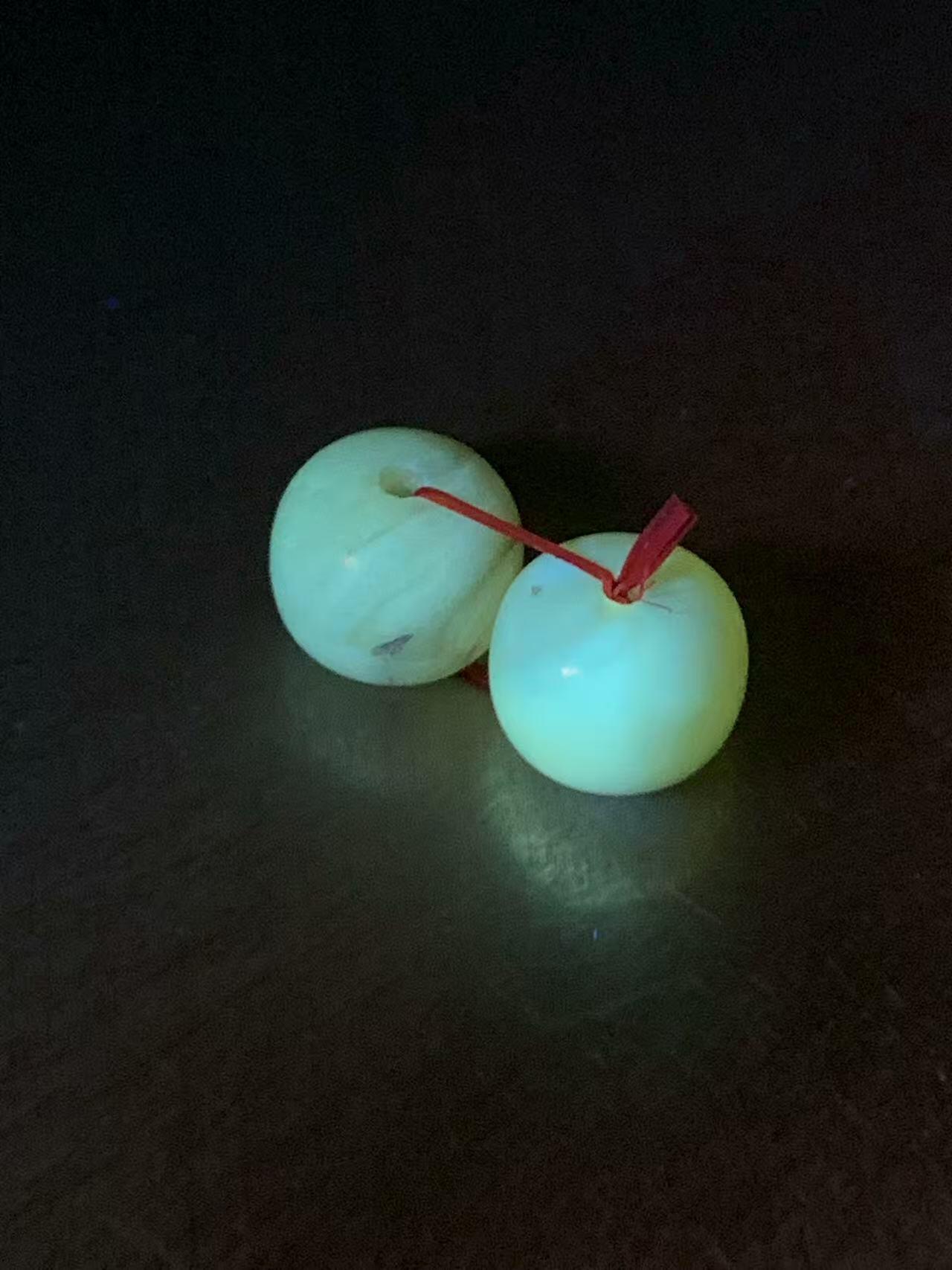 天然俄料原矿蜜蜡小尺寸老形桶珠腰珠两颗，