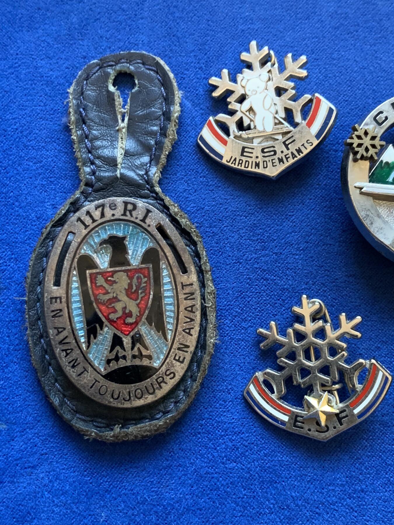 《竞宝斋》第413场 周日，周一，周二，3场连拍 （全场包邮） 军事纪念章七枚 总重约71克