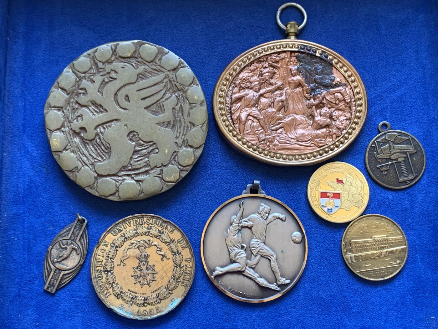 《竞宝斋》第413场 周日，周一，周二，3场连拍 （全场包邮） 法国铜章八枚 总重约450克