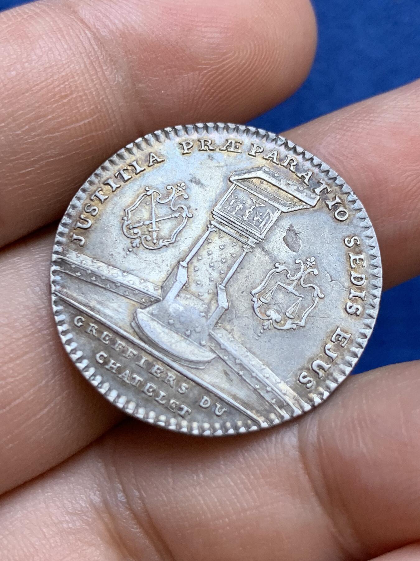 《竞宝斋》第413场 周日，周一，周二，3场连拍 （全场包邮） 法国巴黎司法部门银质代币，夏特莱宫的职员正在铸造硬币，6g，.28.1mm