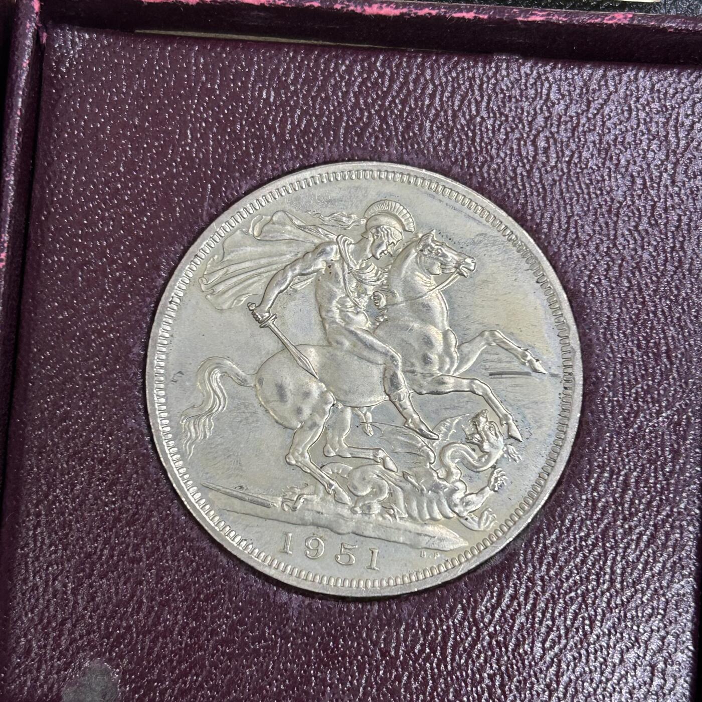 西秦中古拍卖第五十六期 1951年英国乔治六世马剑纪念币 带原盒与说明书
