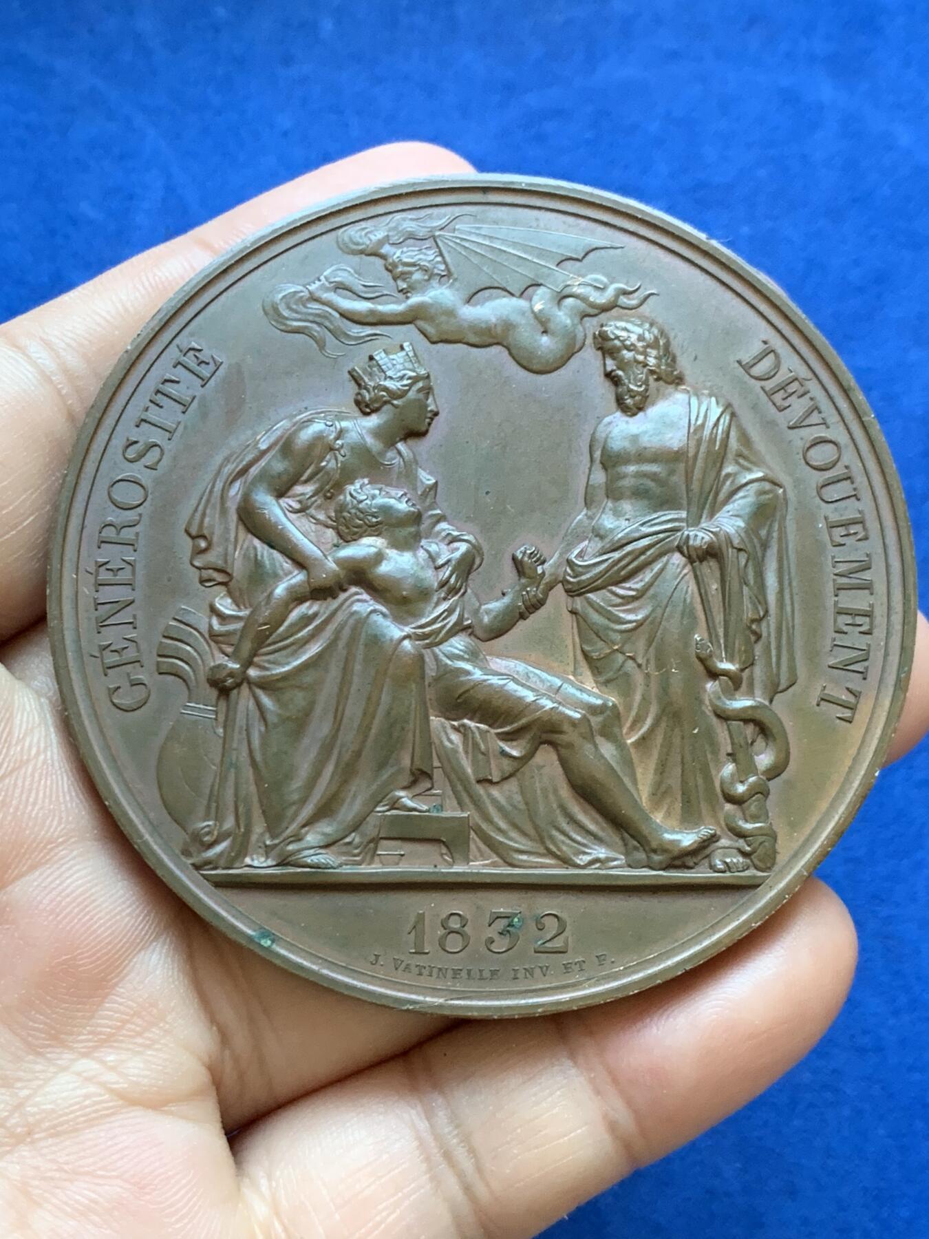 《竞宝斋》第413场 周日，周一，周二，3场连拍 （全场包邮） 法国1832年霍乱疫情爆发之际，阿尔古伯爵和邦迪伯爵向N.Frappart颁发铜质奖章，以表彰他的慷慨和忠诚，128.2g，68mm，1841年以前无边铭