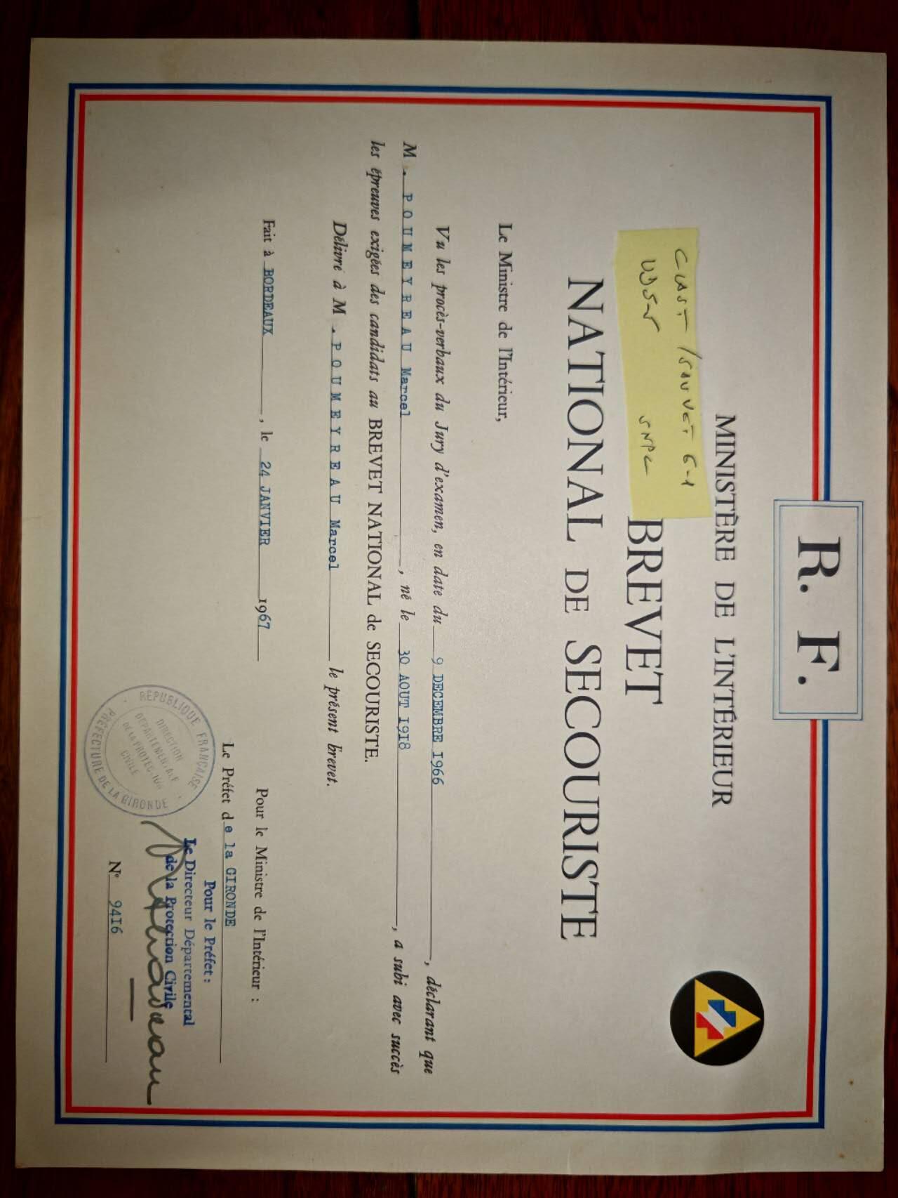 凯旋世界勋赏（第18期）（欢迎送拍）（对拍品有疑问请询问客服，不接受到手刀，出价默认拍品品相。请认真阅读拍卖规则！出价默认已认可！）（收到货请录制开箱视频，无视频概不处理问题。） 国内政部（MINISTÈRE DE L'INTÉRIEUR）颁发的国家急救员证书