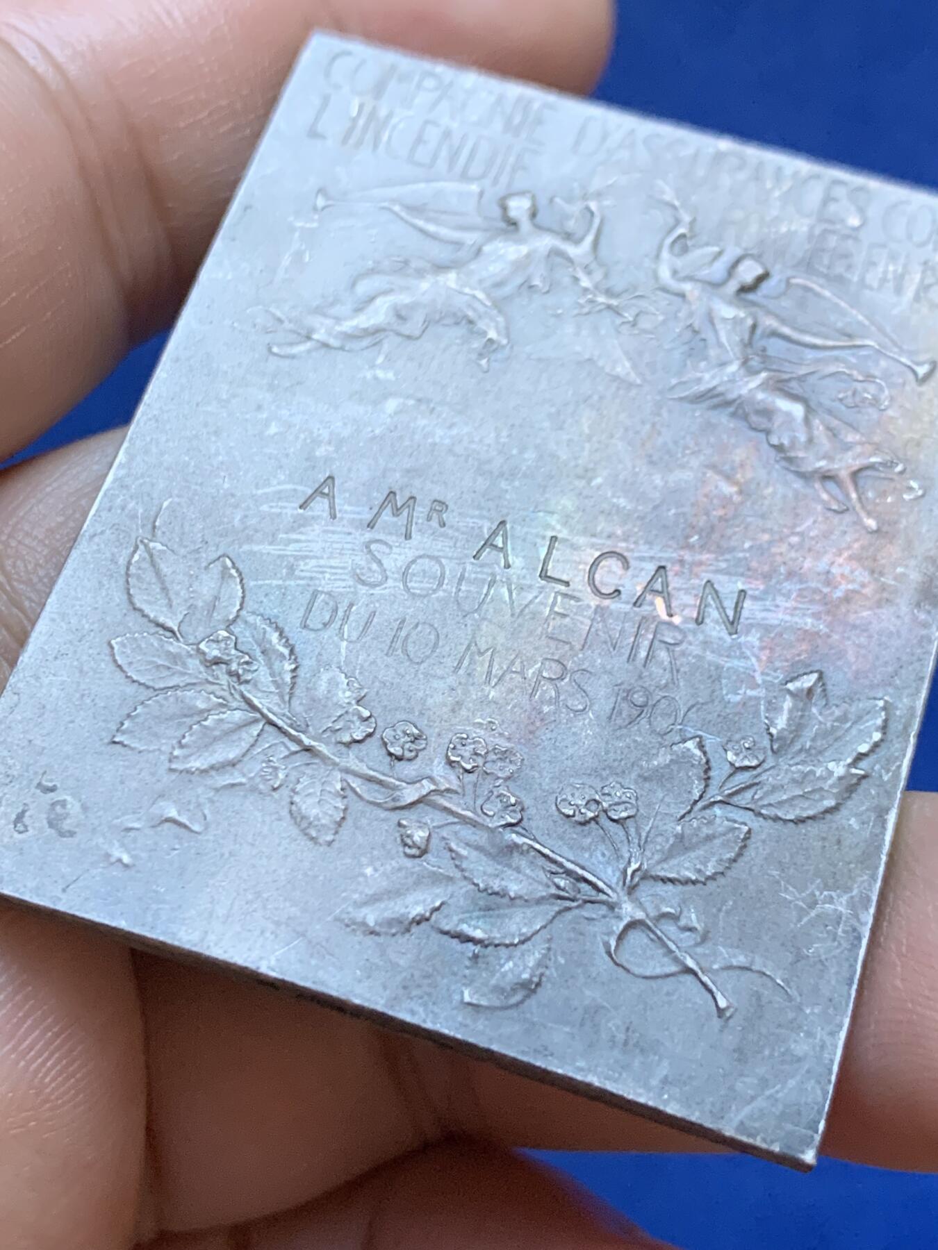 《竞宝斋》第413场 周日，周一，周二，3场连拍 （全场包邮） 法国Guillaume Cerise男爵方形银章，52.35g，39.7*49.8mm，菱形+野猪头argent边铭