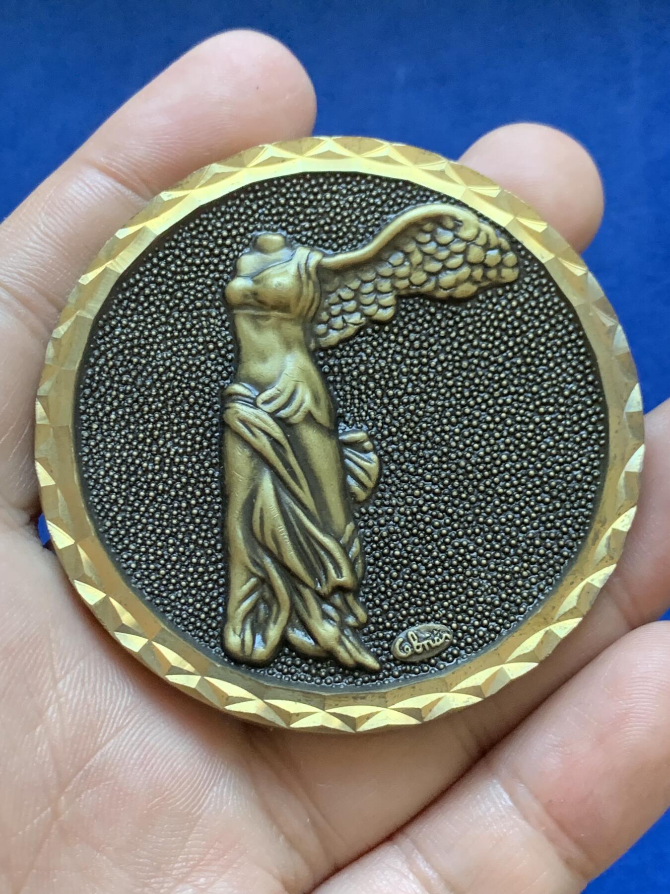 《竞宝斋》第413场 周日，周一，周二，3场连拍 （全场包邮） 胜利女神维纳斯 带原盒 84.3克 60.8mm