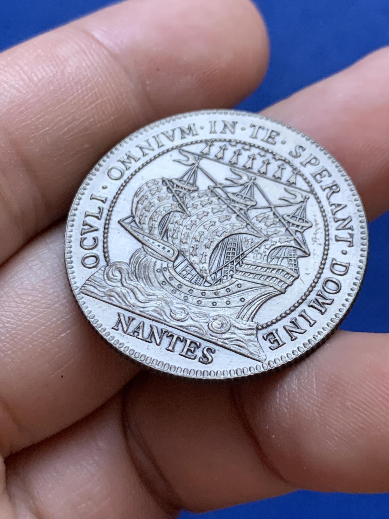 《竞宝斋》第413场 周日，周一，周二，3场连拍 （全场包邮） 法国南特商事法庭银章，15.5g，31.7mm，品相不错。