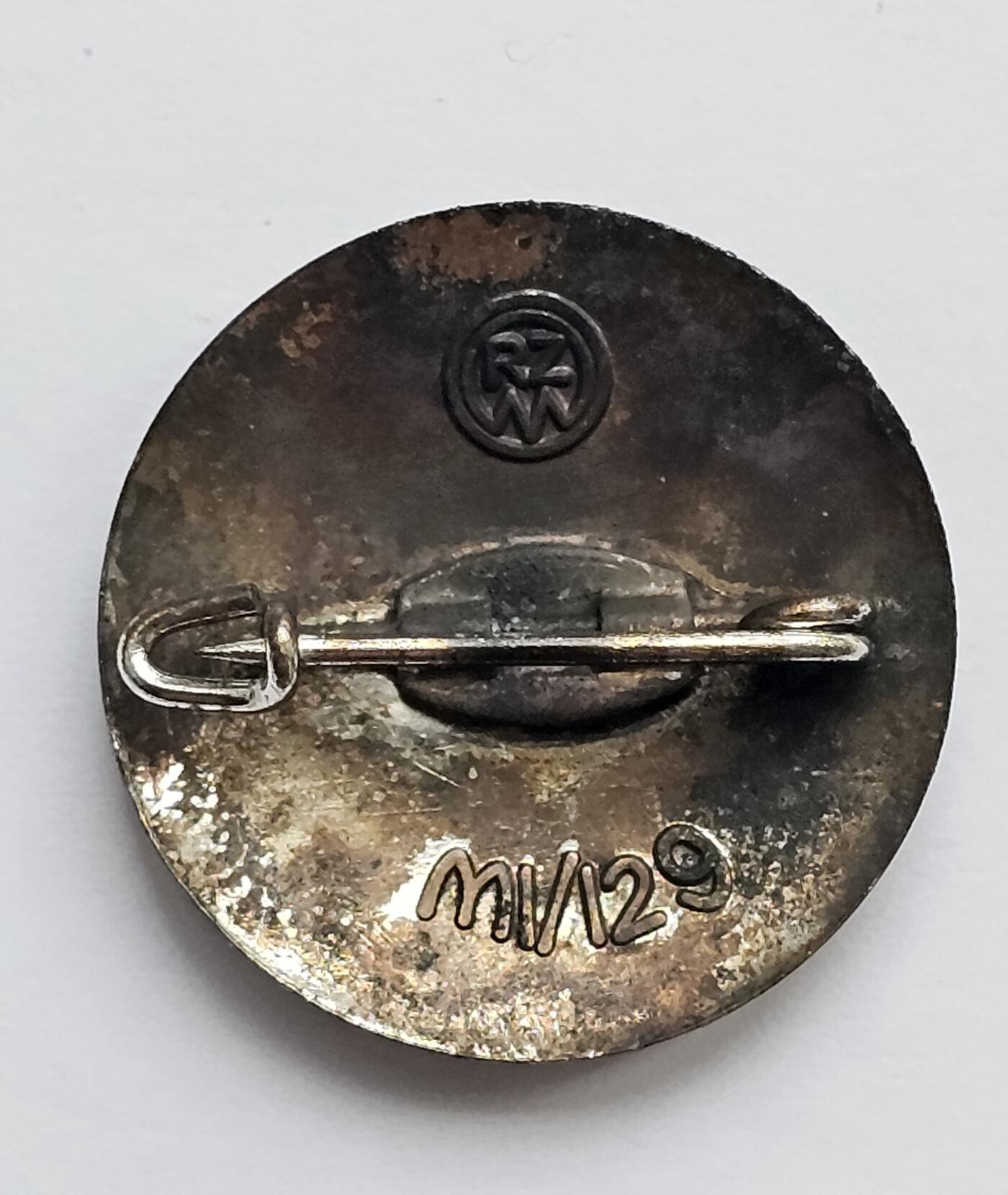 1939德国nsdap徽章带rzm标m1/129厂造