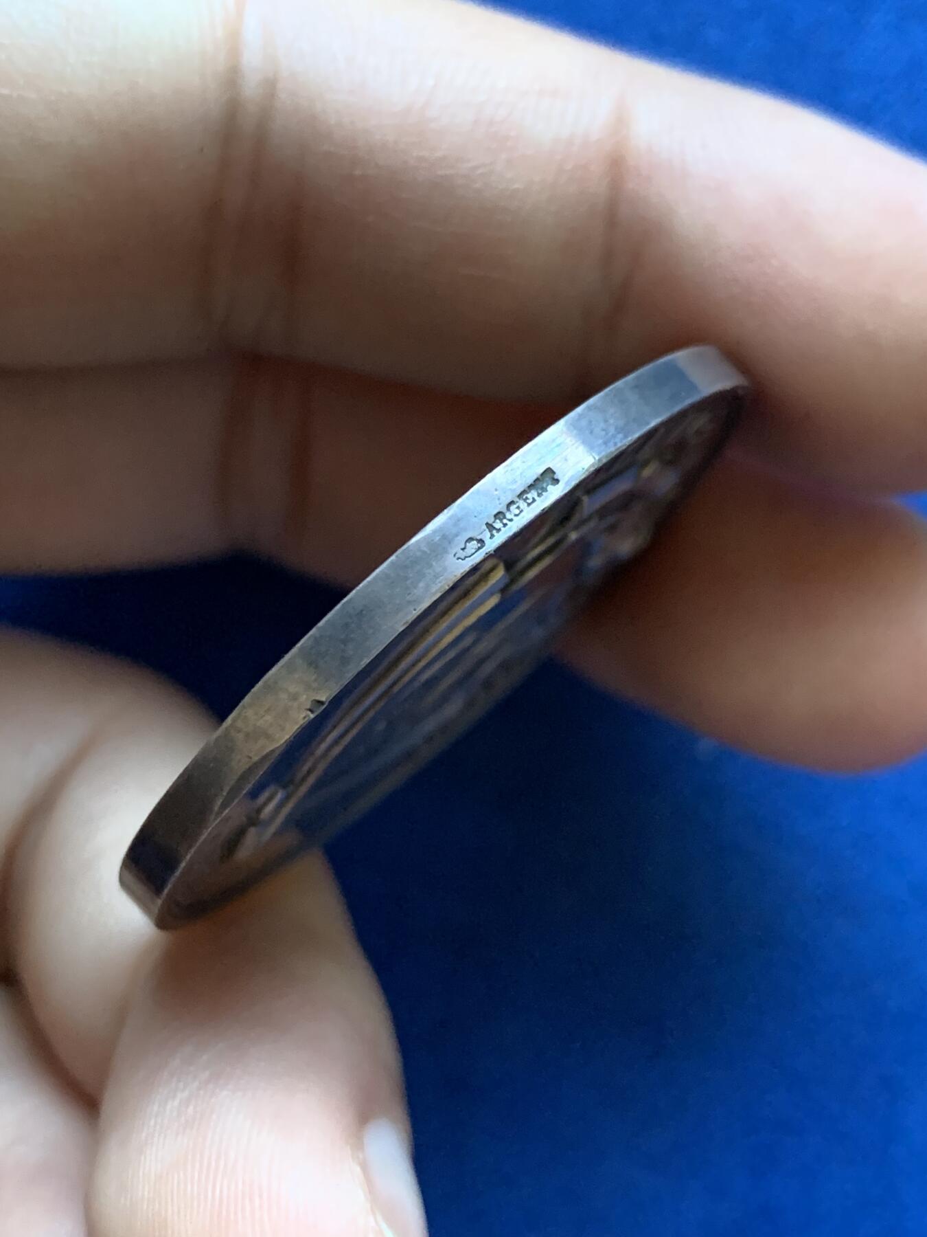 《竞宝斋》第413场 周日，周一，周二，3场连拍 （全场包邮） 法国洗礼银章，24.6g，38.5mm，丰饶角边铭，有轻磕,带原盒