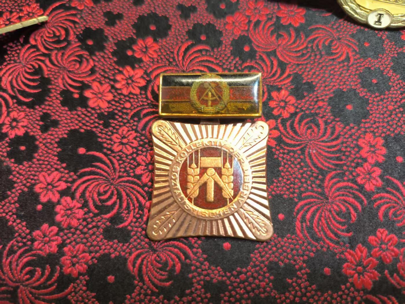 荷兰第125期勋赏拍卖 民主德国集体劳动荣誉奖章