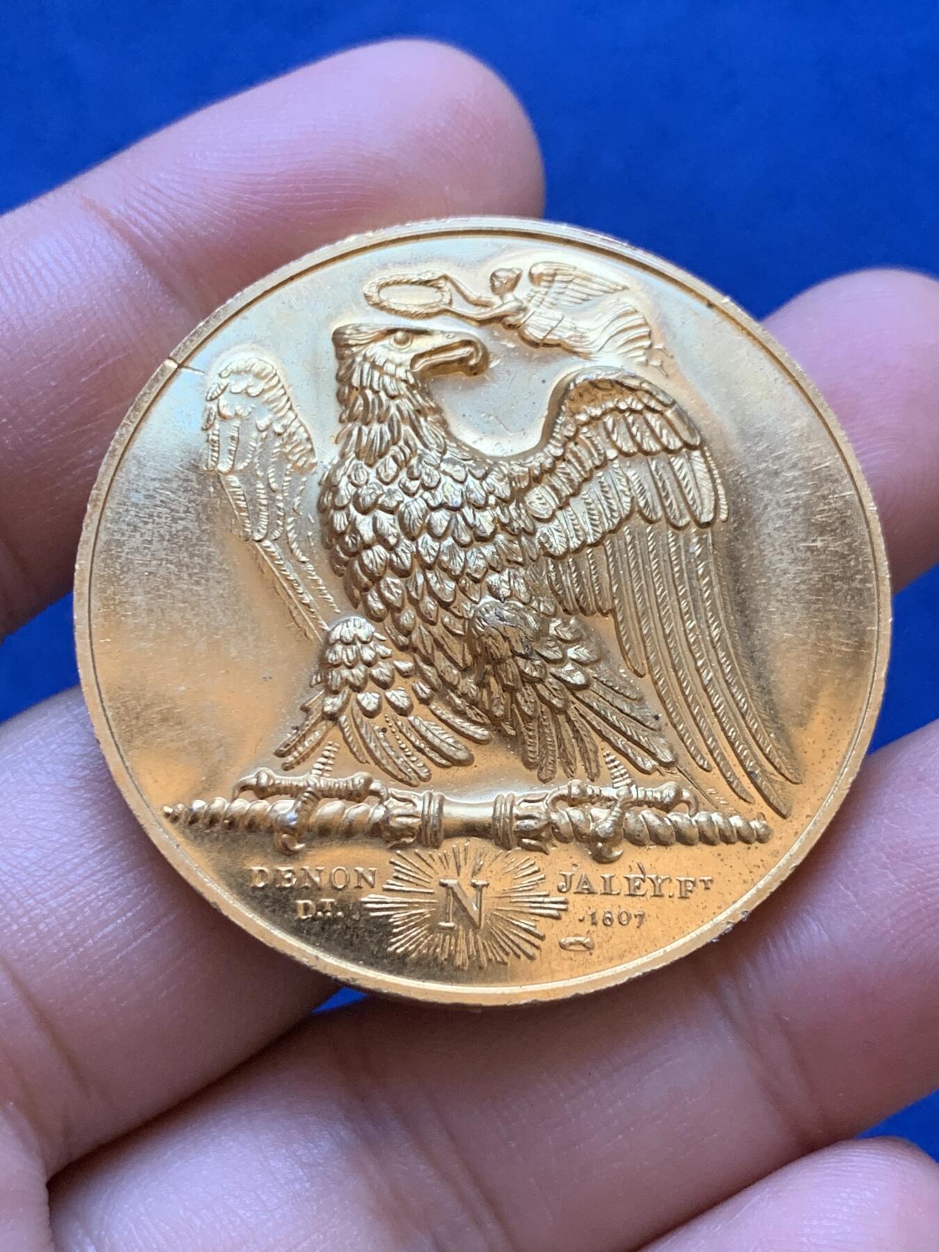 《竞宝斋》第413场 周日，周一，周二，3场连拍 （全场包邮） 法国拿破仑胜利之鹰镀金铜章，48.45g，41.2mm，无边铭