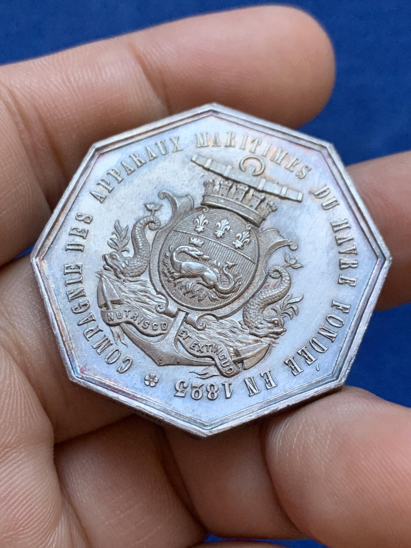 《竞宝斋》第413场 周日，周一，周二，3场连拍 （全场包邮） 法国勒阿弗尔海事设备制造公司八角银质代币，24.27g，37.3mm，蜜蜂边铭