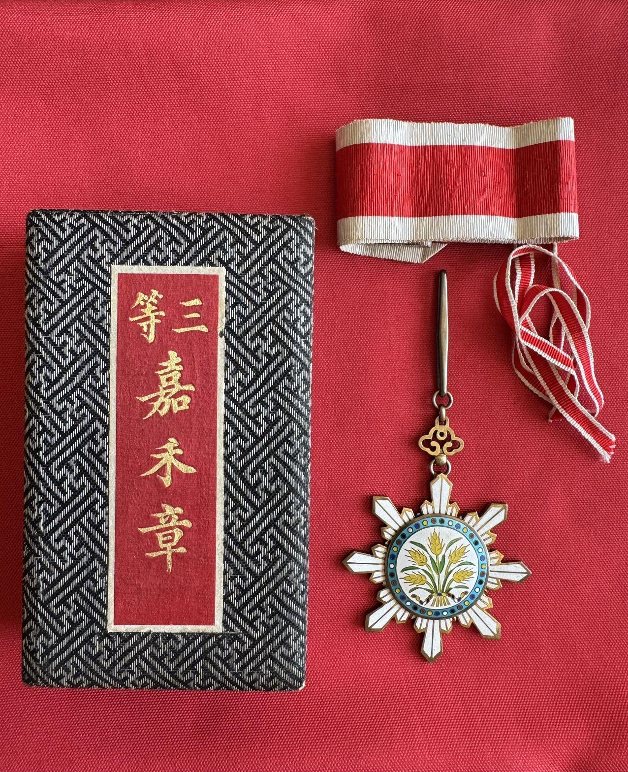 五哥徽章群   28号周四晚上八点4群联拍