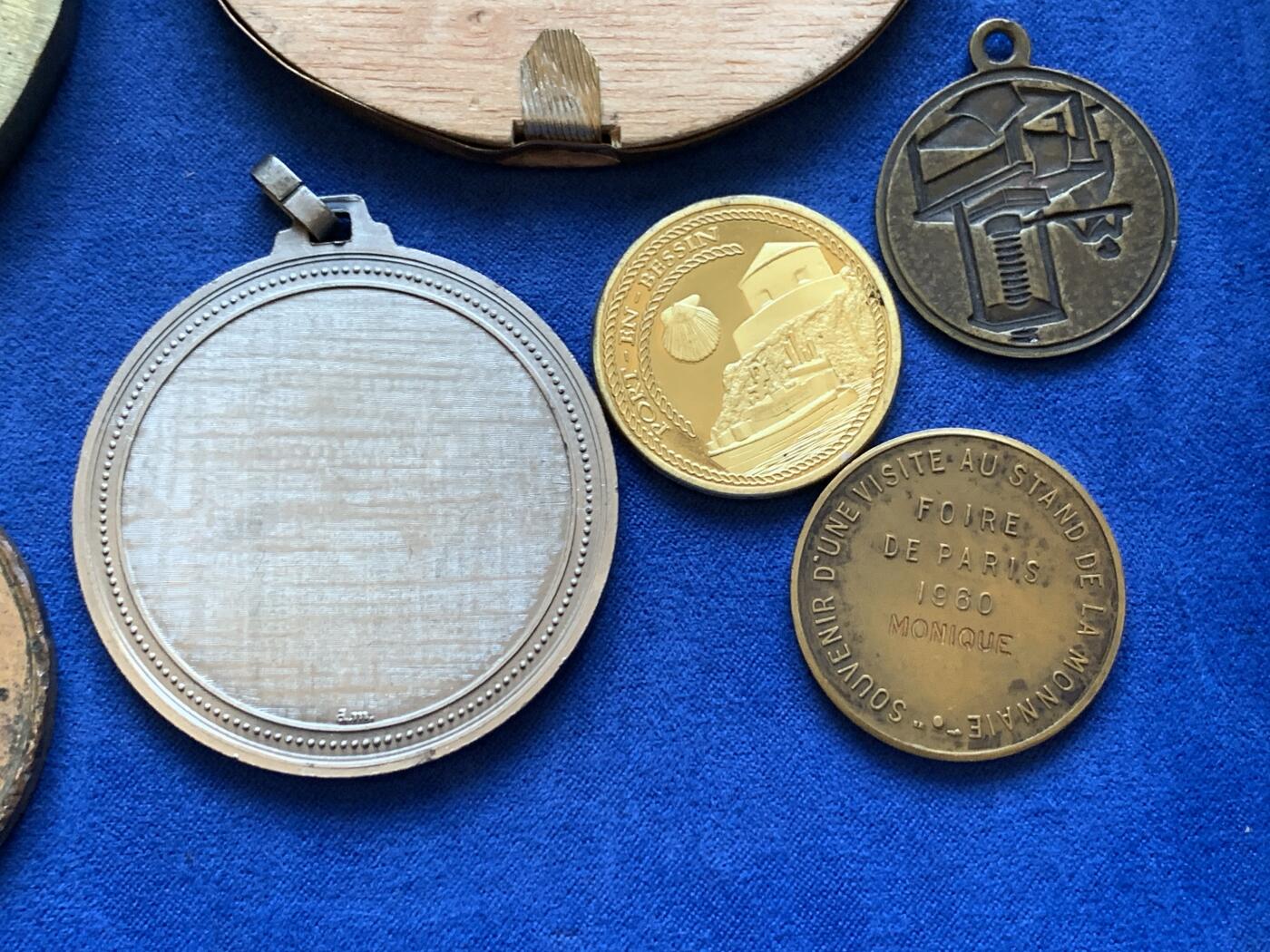 《竞宝斋》第413场 周日，周一，周二，3场连拍 （全场包邮） 法国铜章八枚 总重约450克