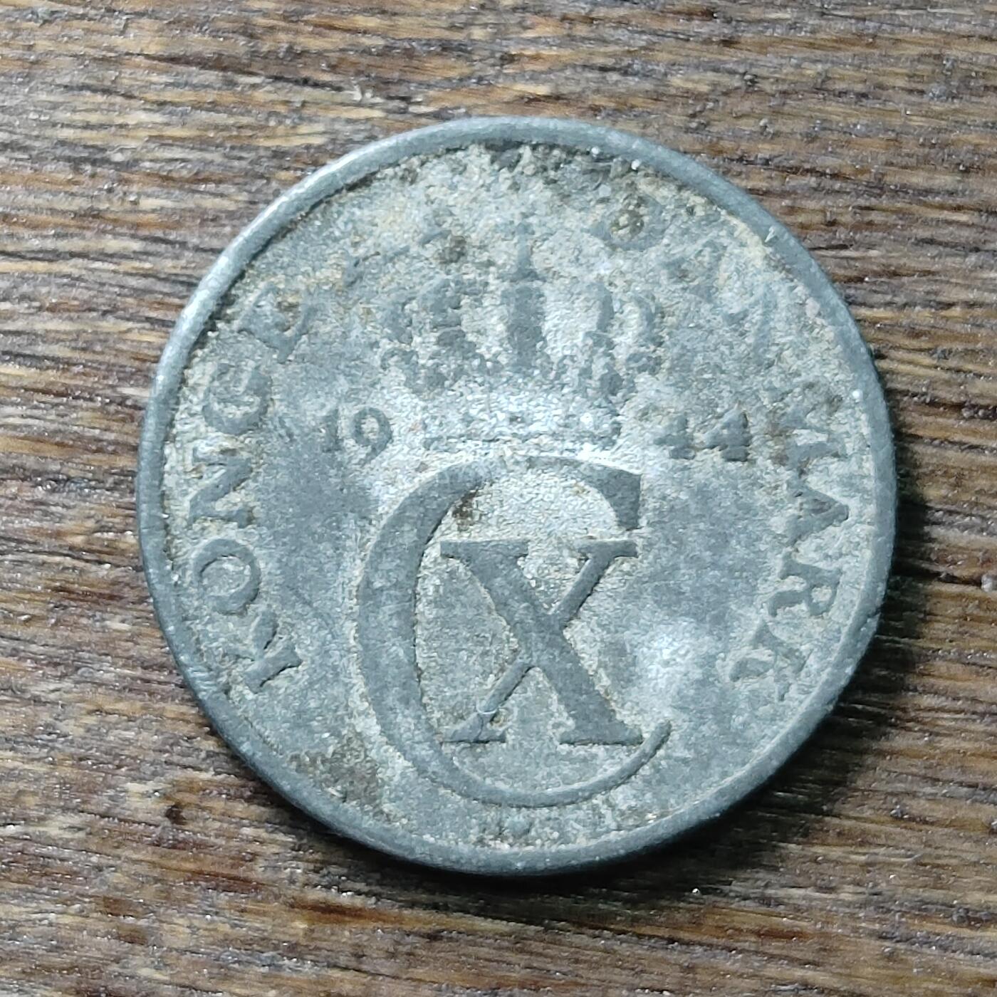 【铜匠收藏】★第131场★散币场，无佣金，30包邮。不满30元，支付5元运费。《接受代拍 代送NGC评级》 德占丹麦 1944年 1欧尔 锌币 