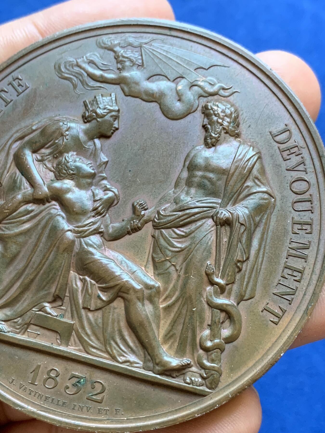 《竞宝斋》第413场 周日，周一，周二，3场连拍 （全场包邮） 法国1832年霍乱疫情爆发之际，阿尔古伯爵和邦迪伯爵向N.Frappart颁发铜质奖章，以表彰他的慷慨和忠诚，128.2g，68mm，1841年以前无边铭