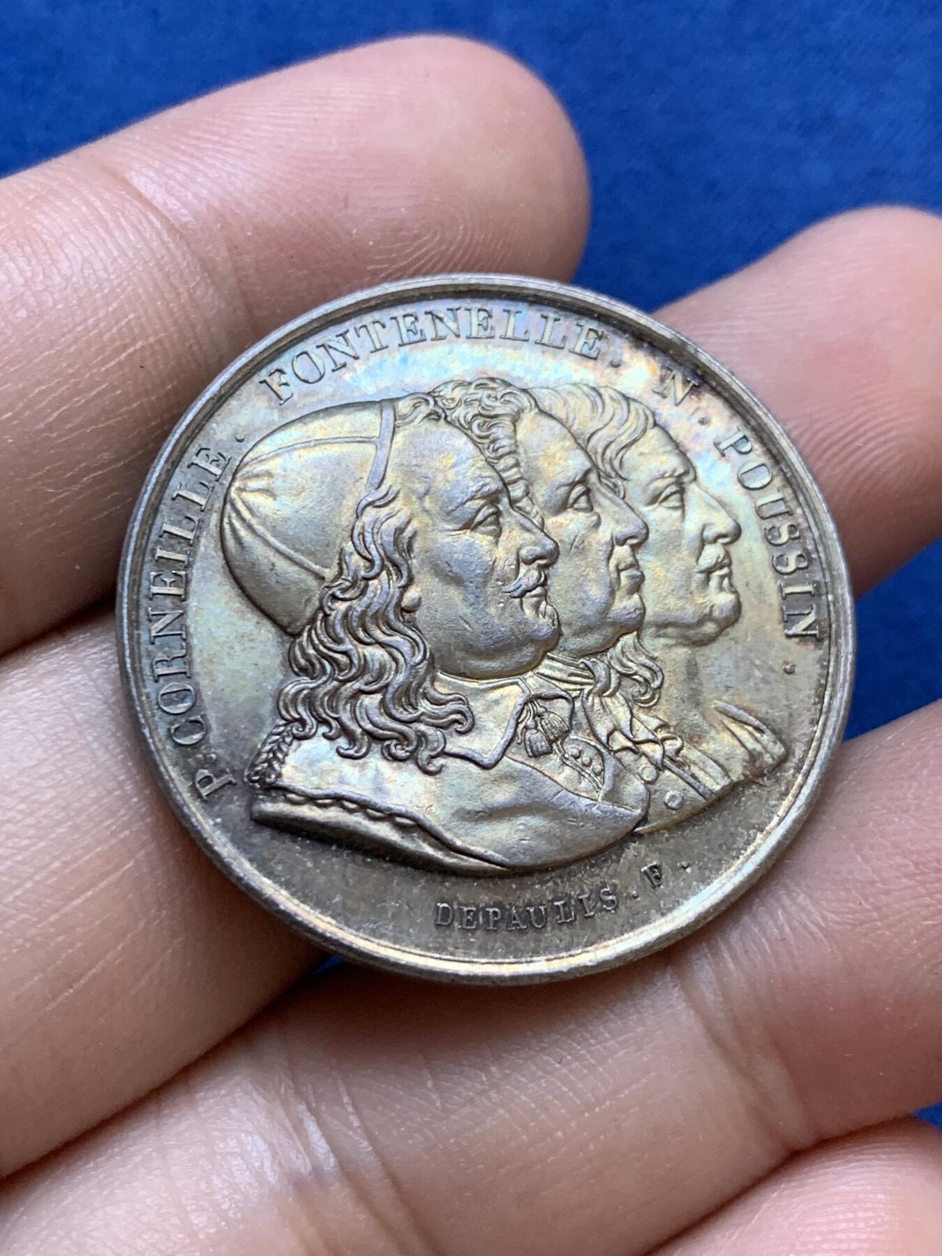 《竞宝斋》第413场 周日，周一，周二，3场连拍 （全场包邮） 法国诺曼底学院、鲁昂皇家科学、文学及艺术学院银质代币，分别是高乃衣、丰特内尔和普桑半身像，15.55g，32.7mm，丰饶角边铭