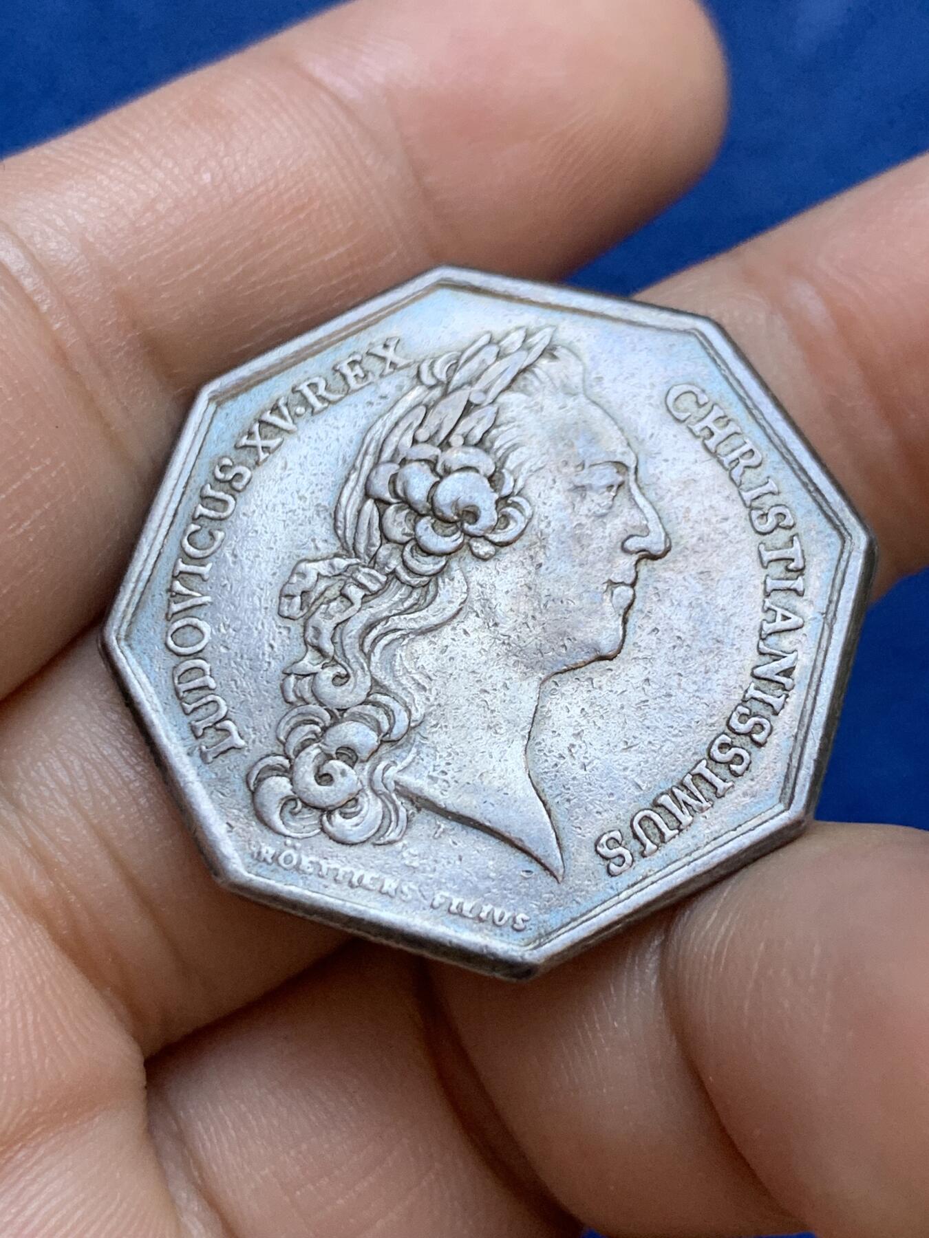 《竞宝斋》第413场 周日，周一，周二，3场连拍 （全场包邮） 法国路易十五头像圣灵勋章八角银质代币，14.62g，31.7mm，早期无边铭