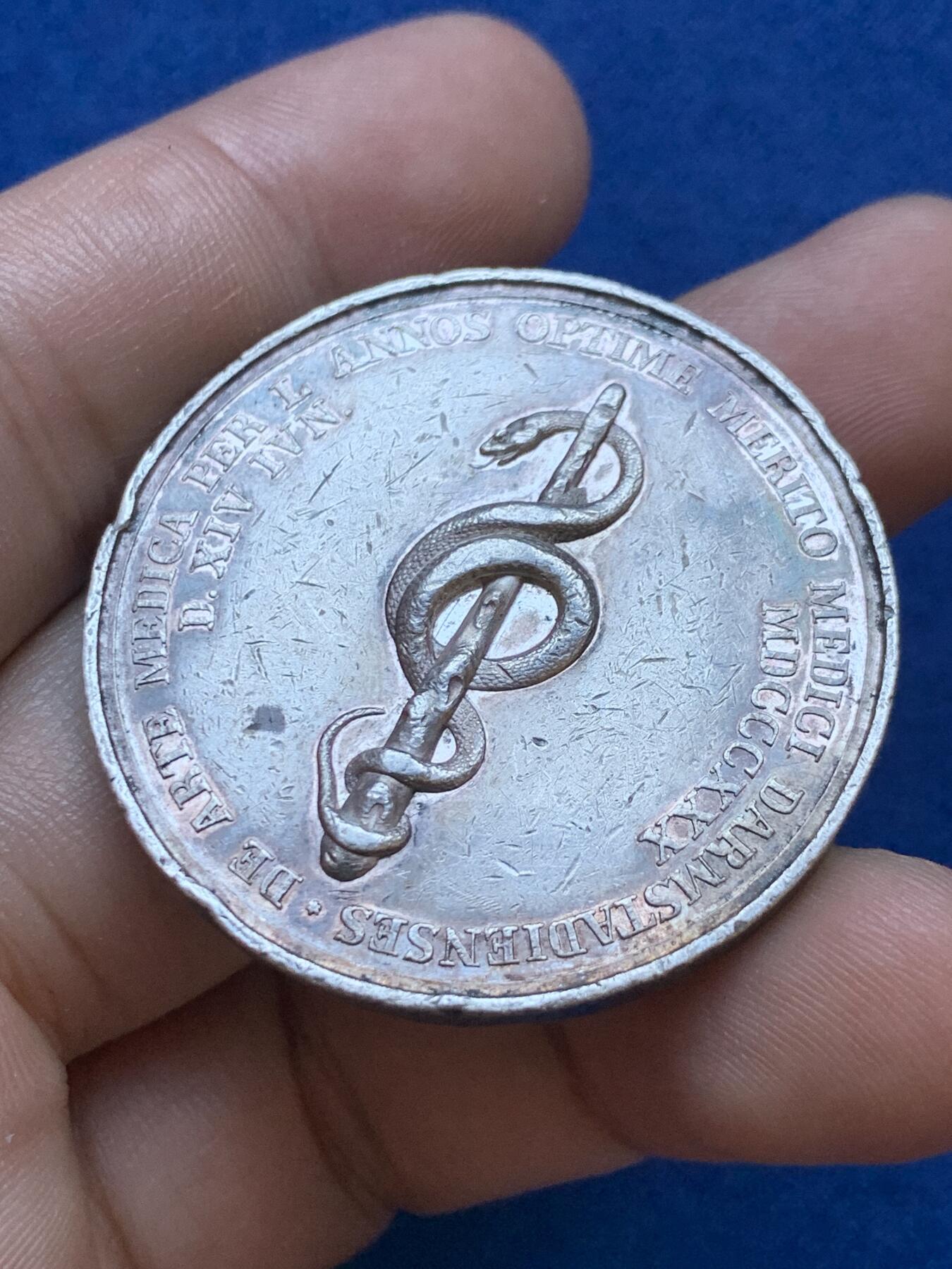 《竞宝斋》第413场 周日，周一，周二，3场连拍 （全场包邮） 1830年庆祝宫廷医生乔治·冯·维德金50周年博士纪念银章 原铸 G. Goetze铸造 29.1克 39.8mm