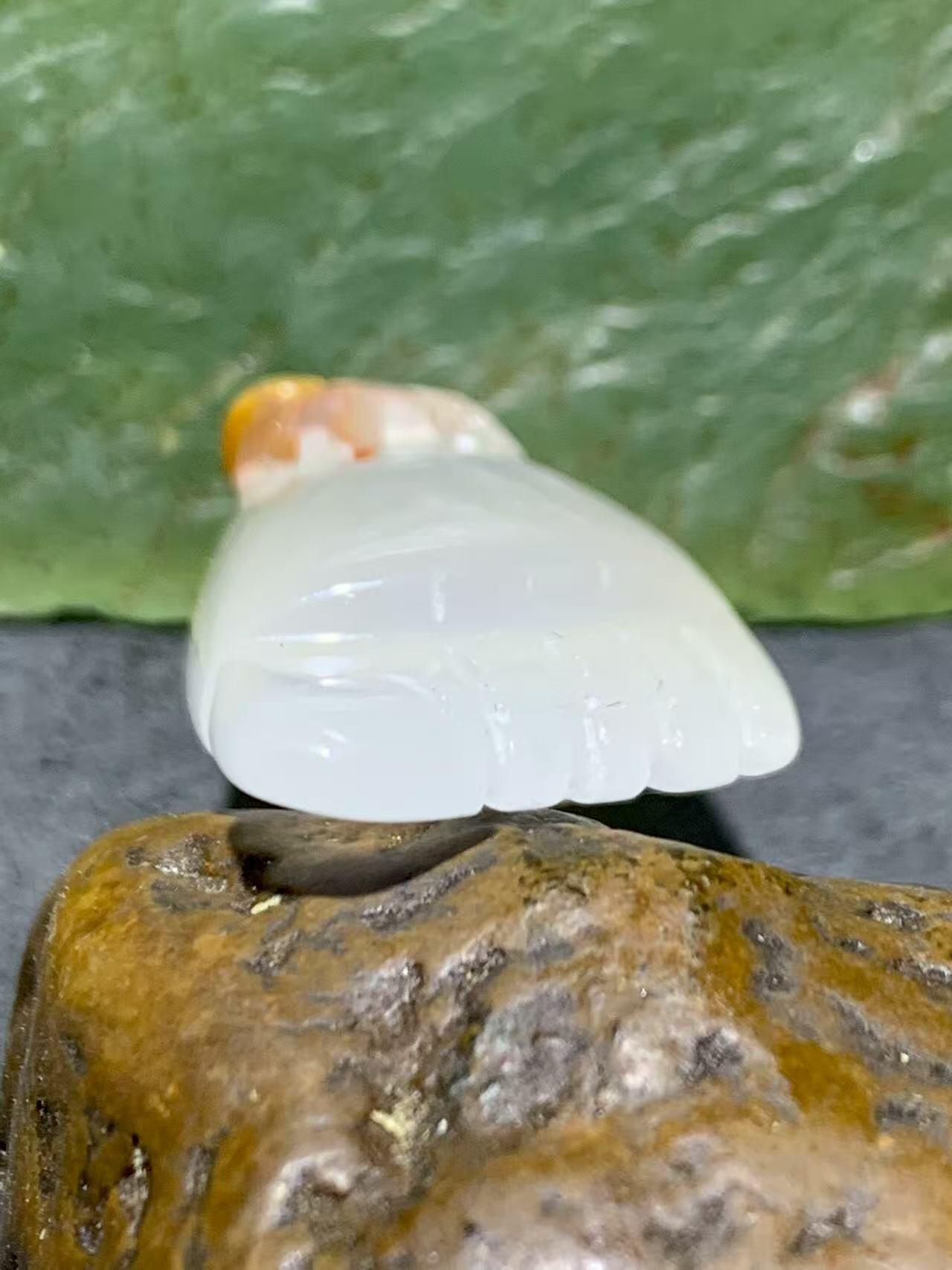 精美手工雕刻天然原皮马达加斯加玛瑙俏色巧雕知足常乐吊坠(把件)一个