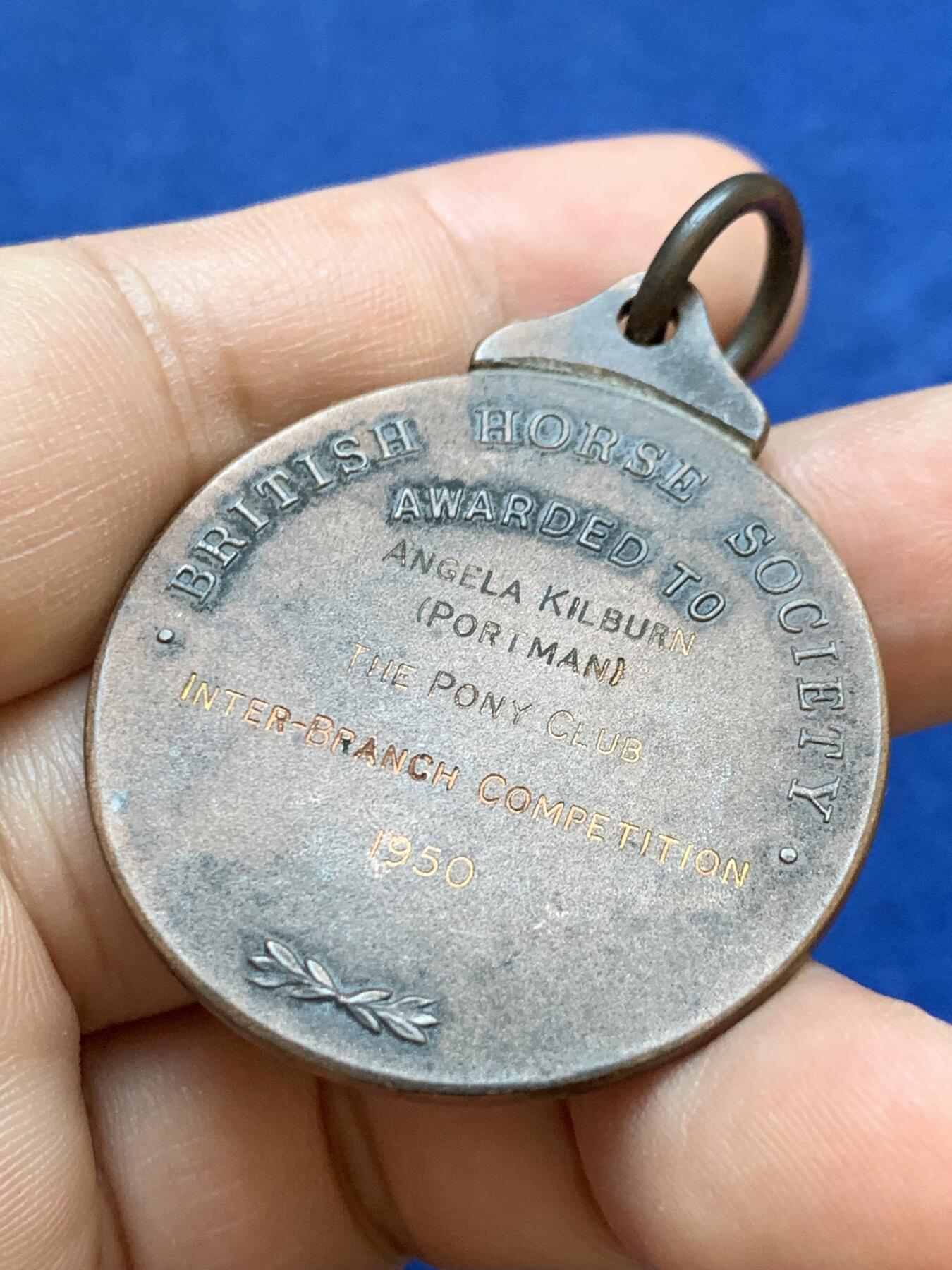 《竞宝斋》第413场 周日，周一，周二，3场连拍 （全场包邮） 英国马术协会铜章，25.72g，38.6mm