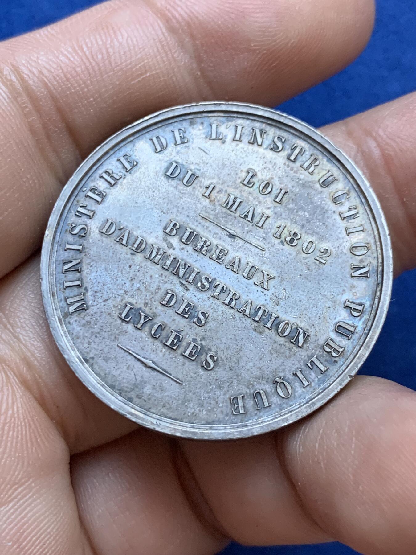 《竞宝斋》第413场 周日，周一，周二，3场连拍 （全场包邮） 法国高中行政办公室银质代币，20.55g，35.2mm，蜜蜂边铭