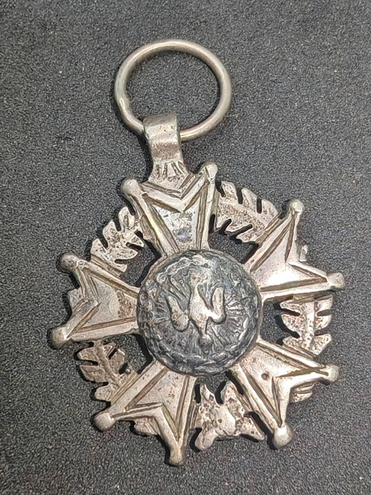凯旋世界勋赏（第18期）（欢迎送拍）（对拍品有疑问请询问客服，不接受到手刀，出价默认拍品品相。请认真阅读拍卖规则！出价默认已认可！）（收到货请录制开箱视频，无视频概不处理问题。） 法国学校表彰银章